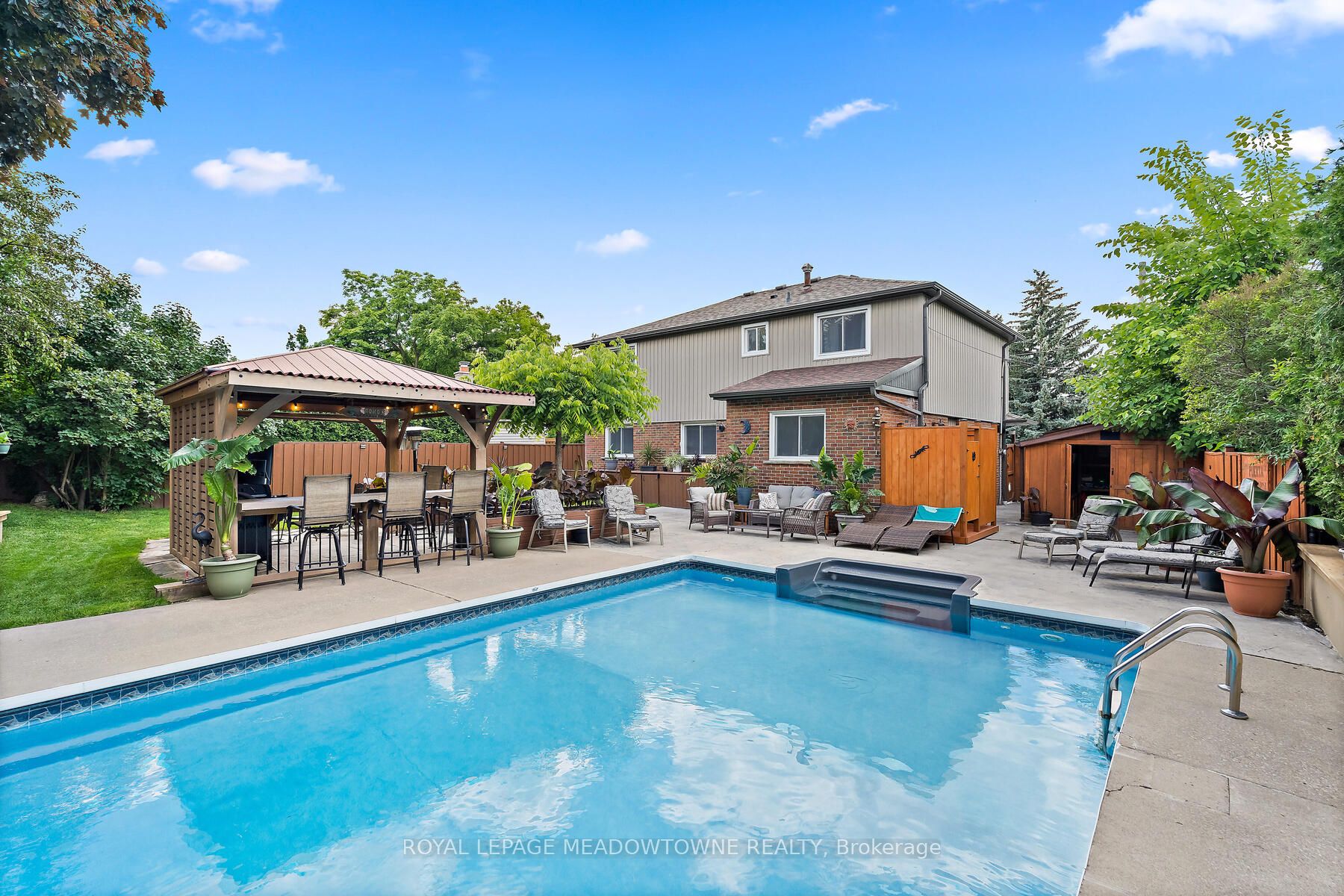 6 Baylor Cres
