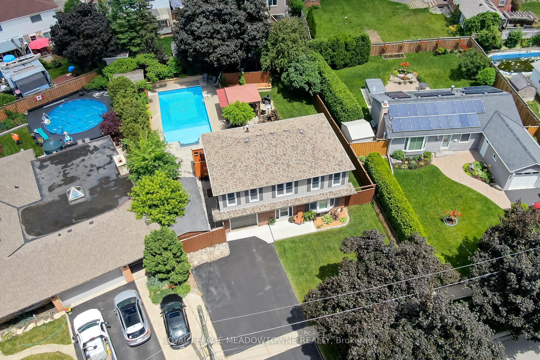6 Baylor Cres