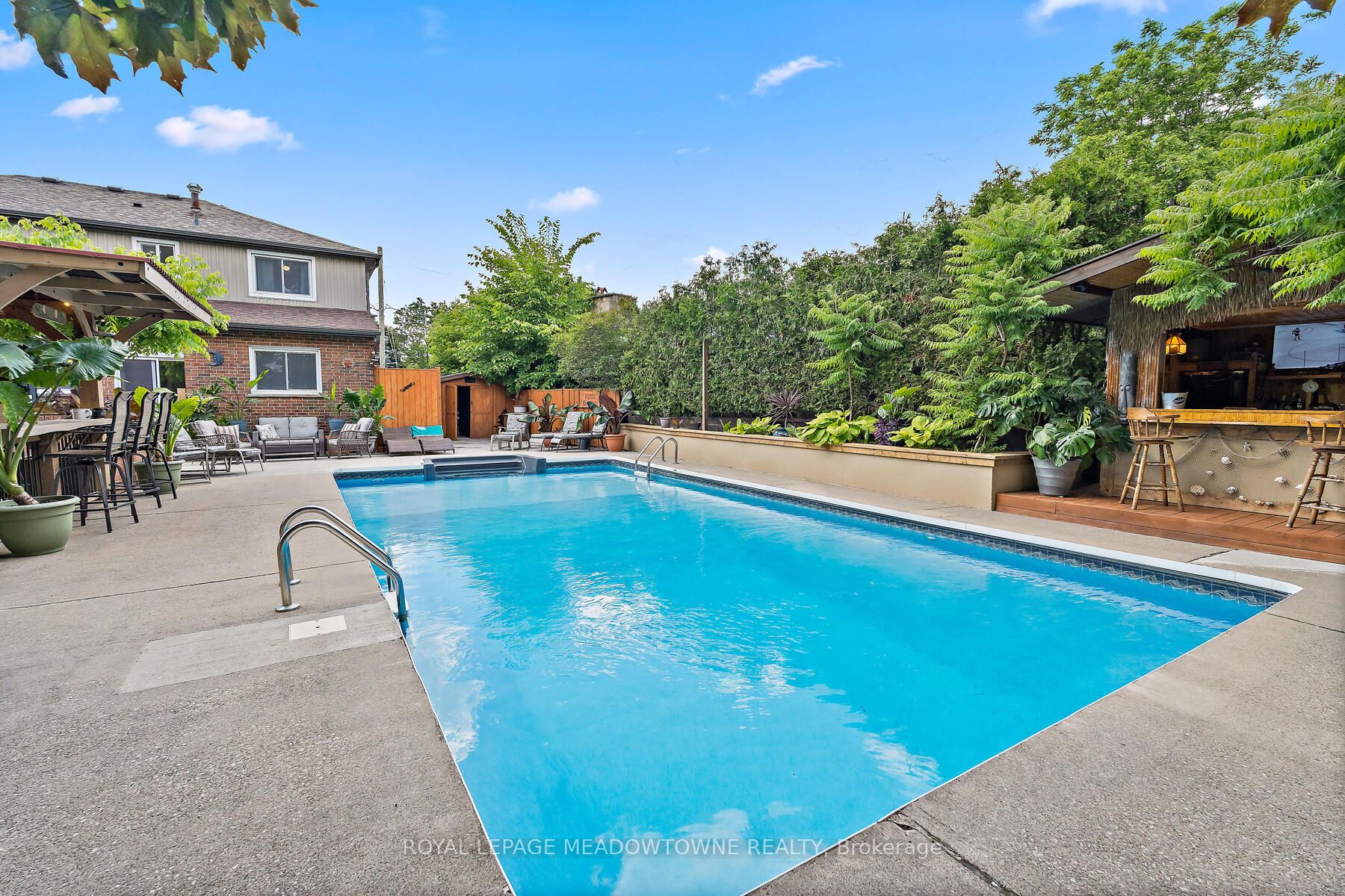 6 Baylor Cres