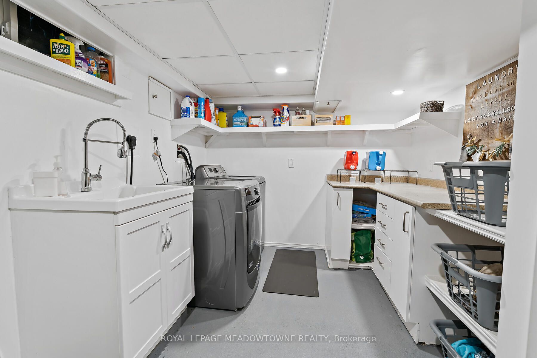6 Baylor Cres