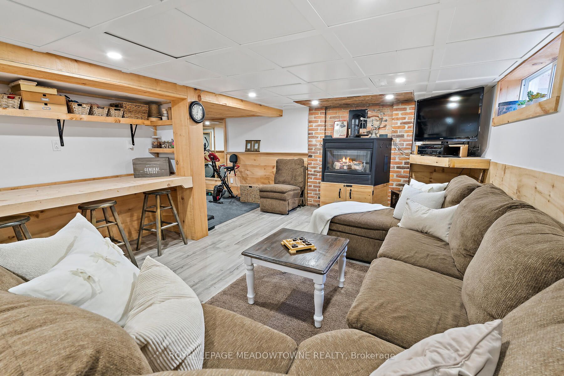 6 Baylor Cres