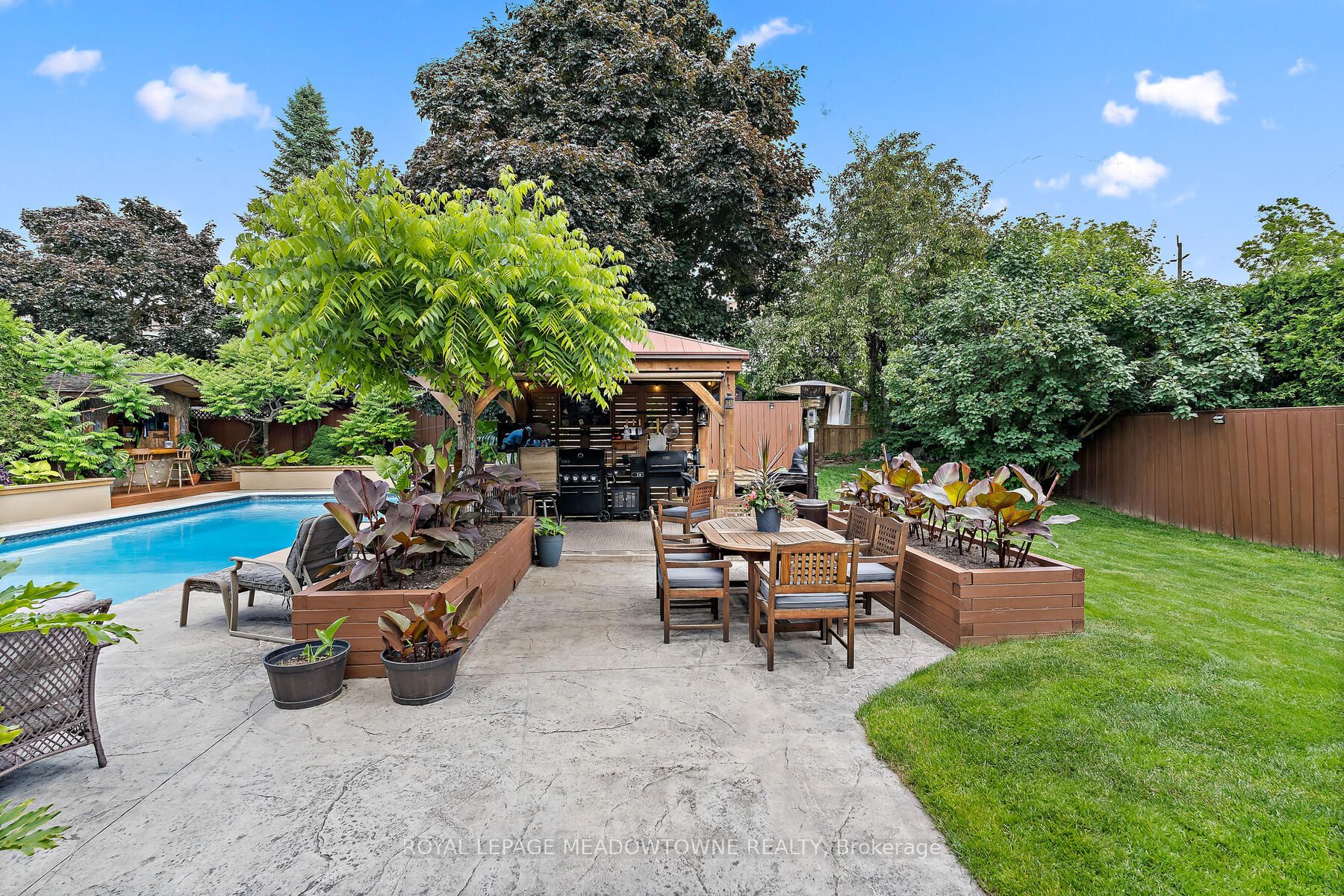 6 Baylor Cres