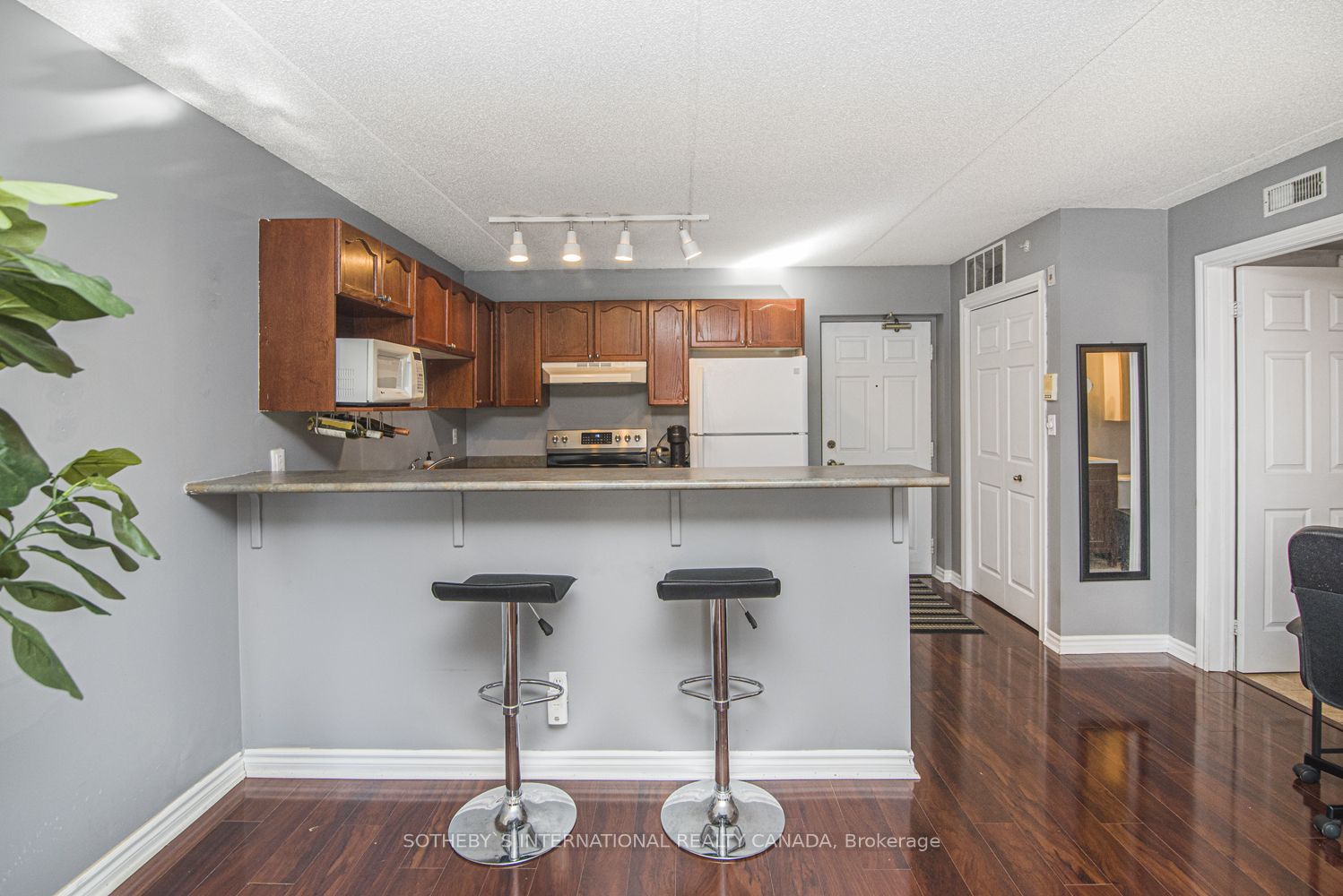 1451 Walker's Line, #103
