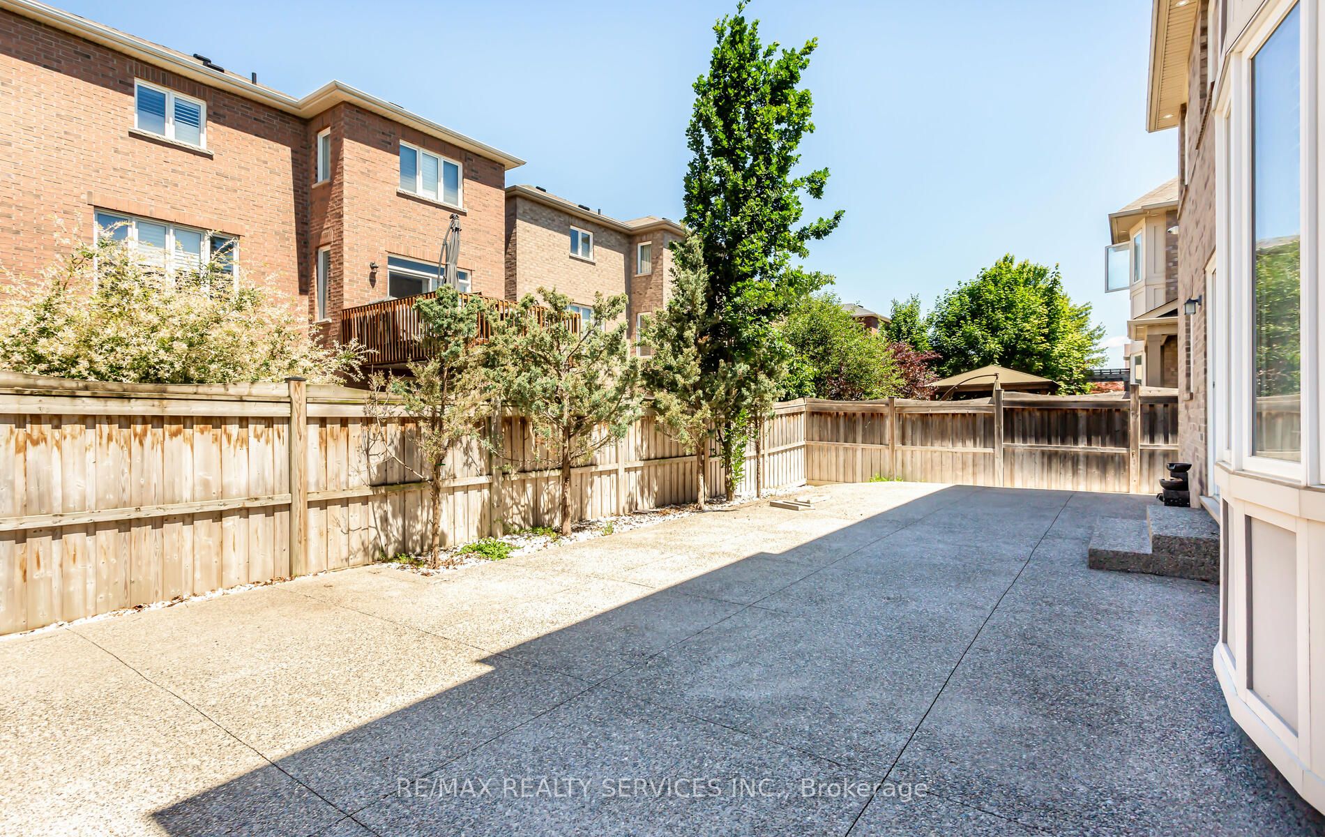 409 Coombs Crt