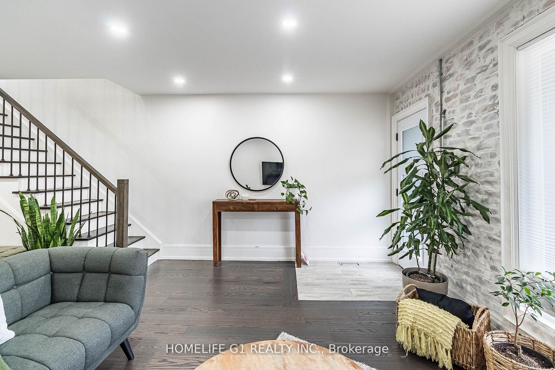 28 Guestville Ave