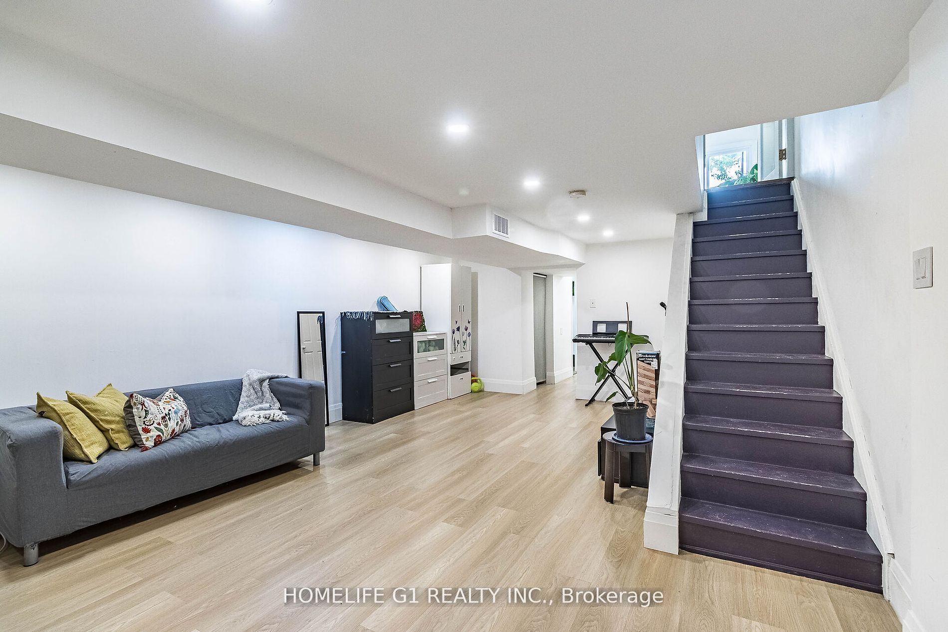 28 Guestville Ave