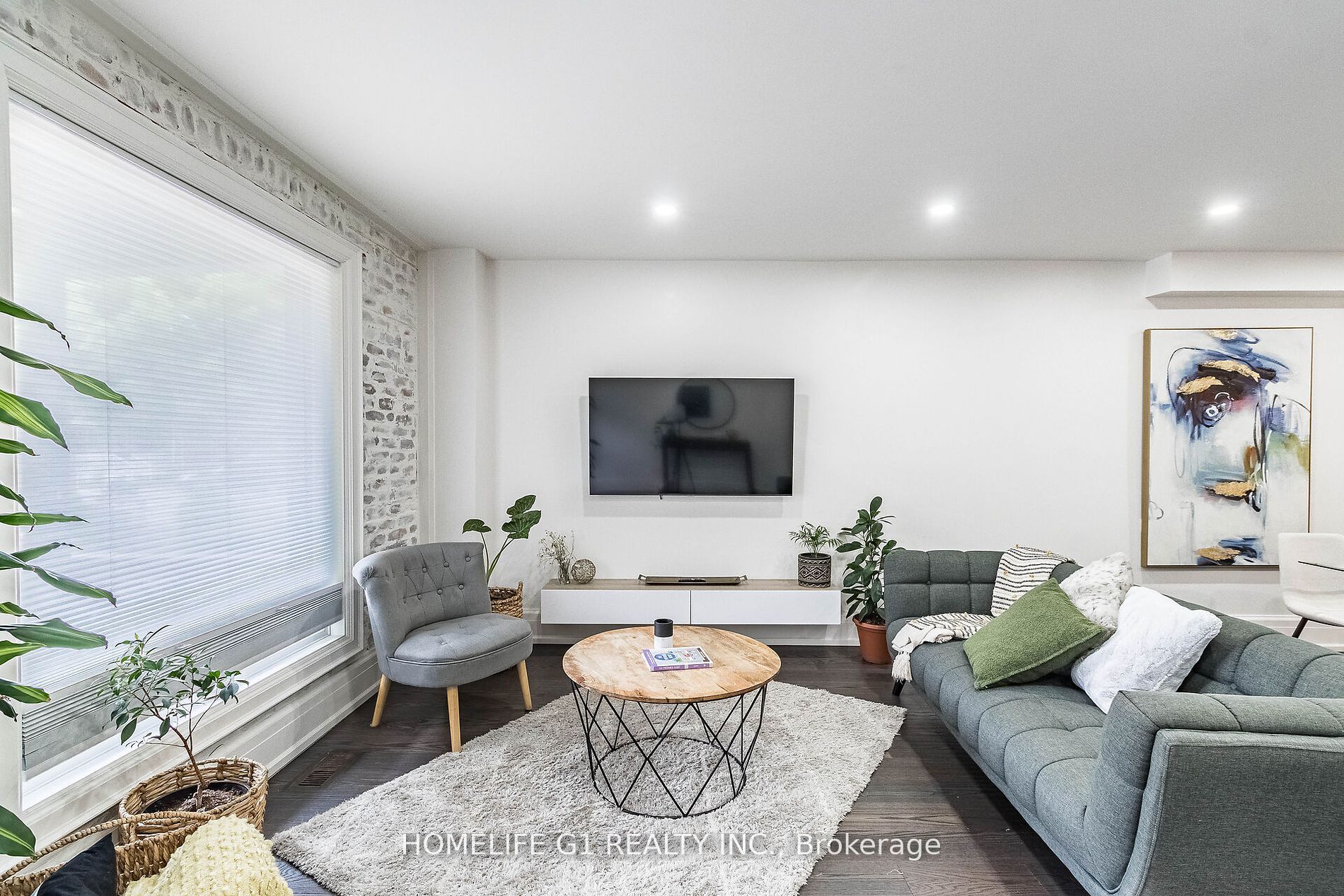 28 Guestville Ave