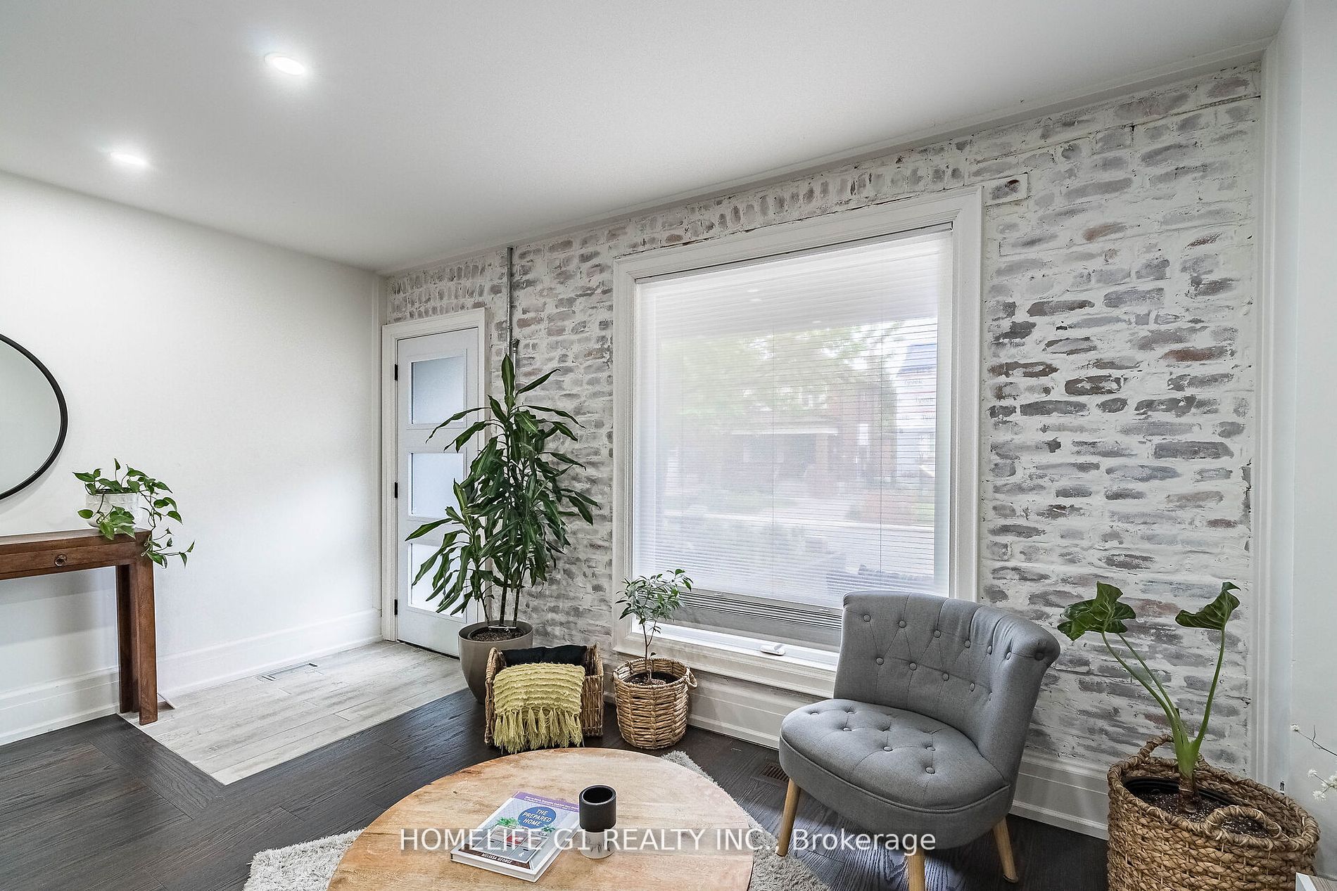 28 Guestville Ave