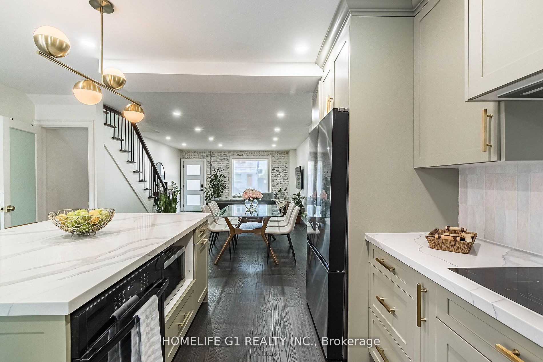 28 Guestville Ave