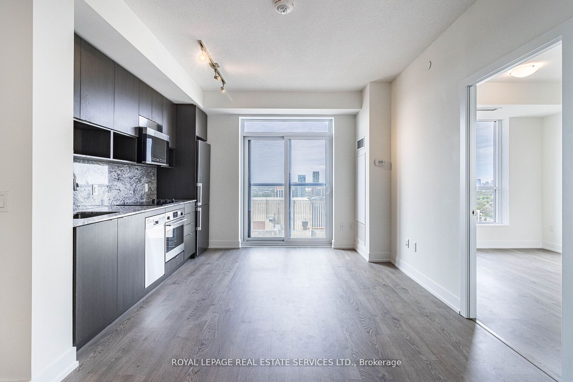 9 Mabelle Ave, #3326