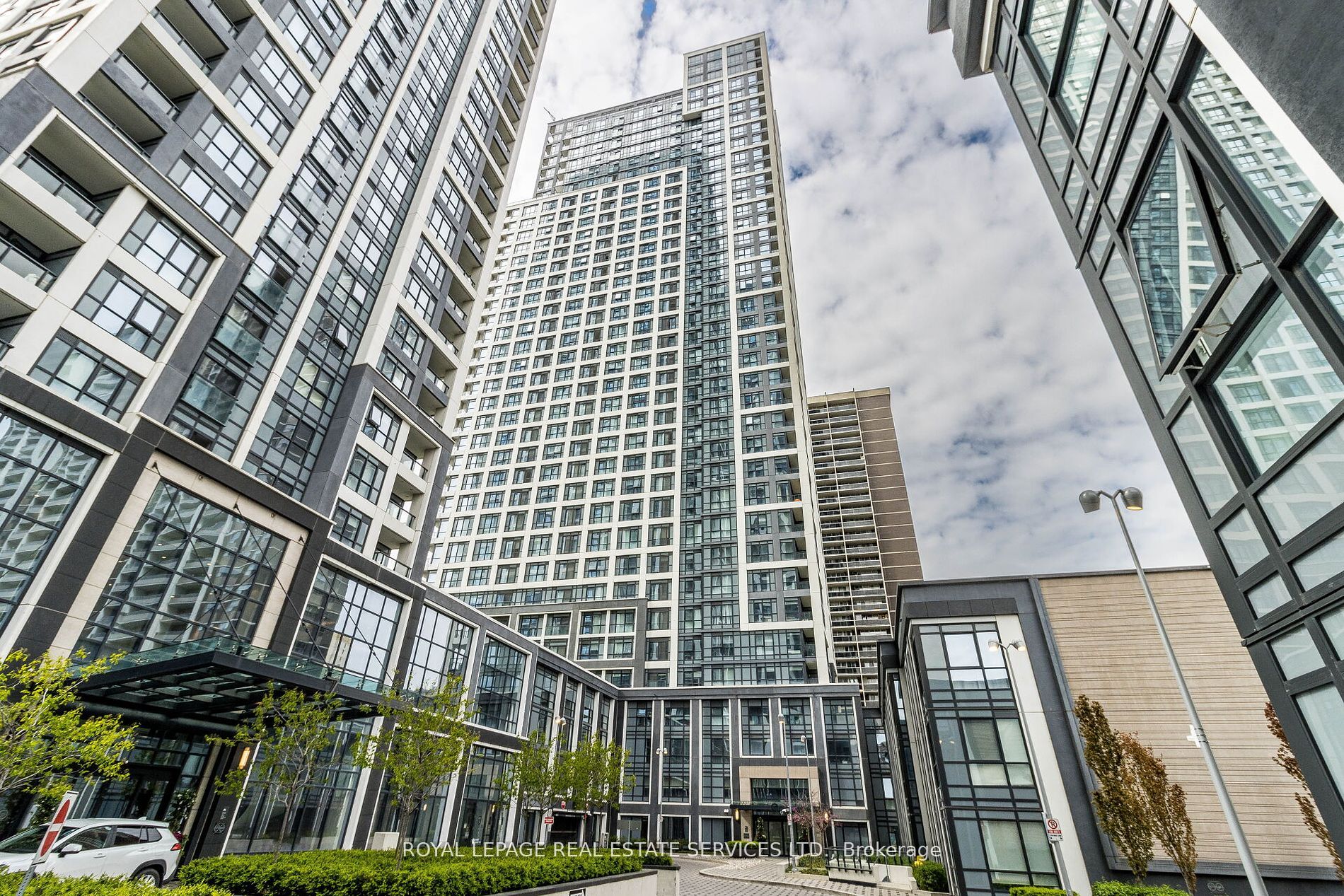 9 Mabelle Ave, #3326