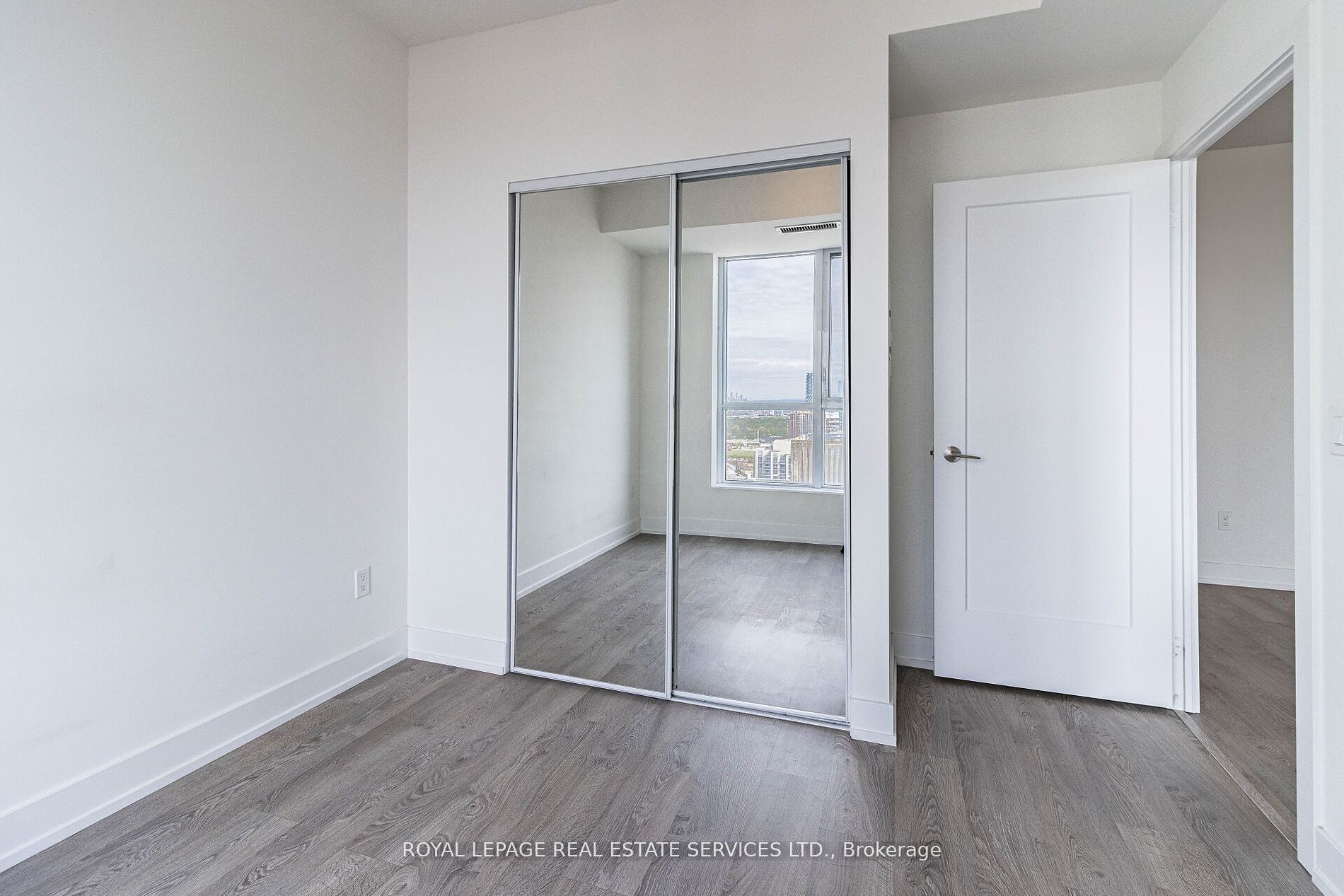 9 Mabelle Ave, #3326