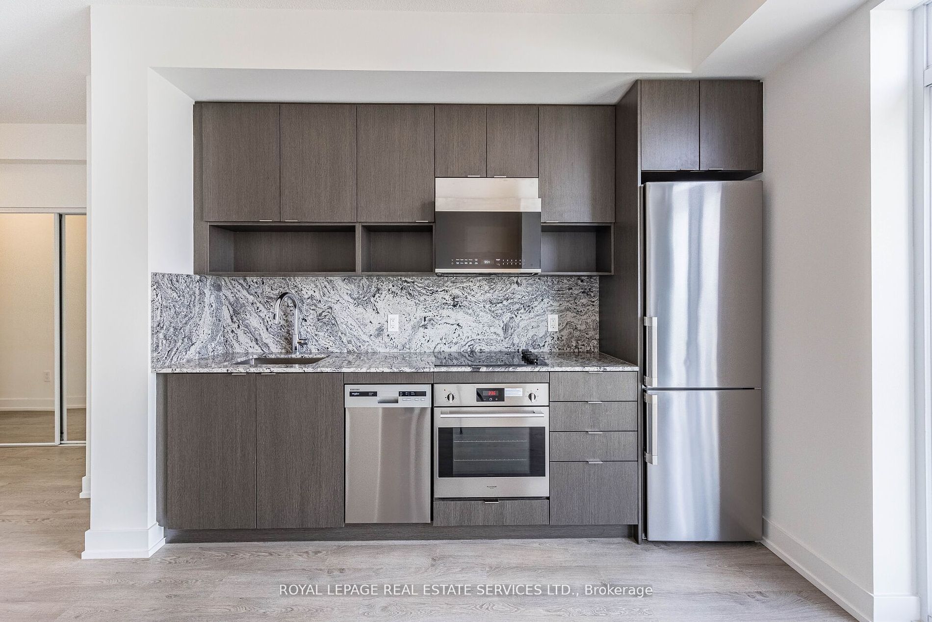 9 Mabelle Ave, #3326