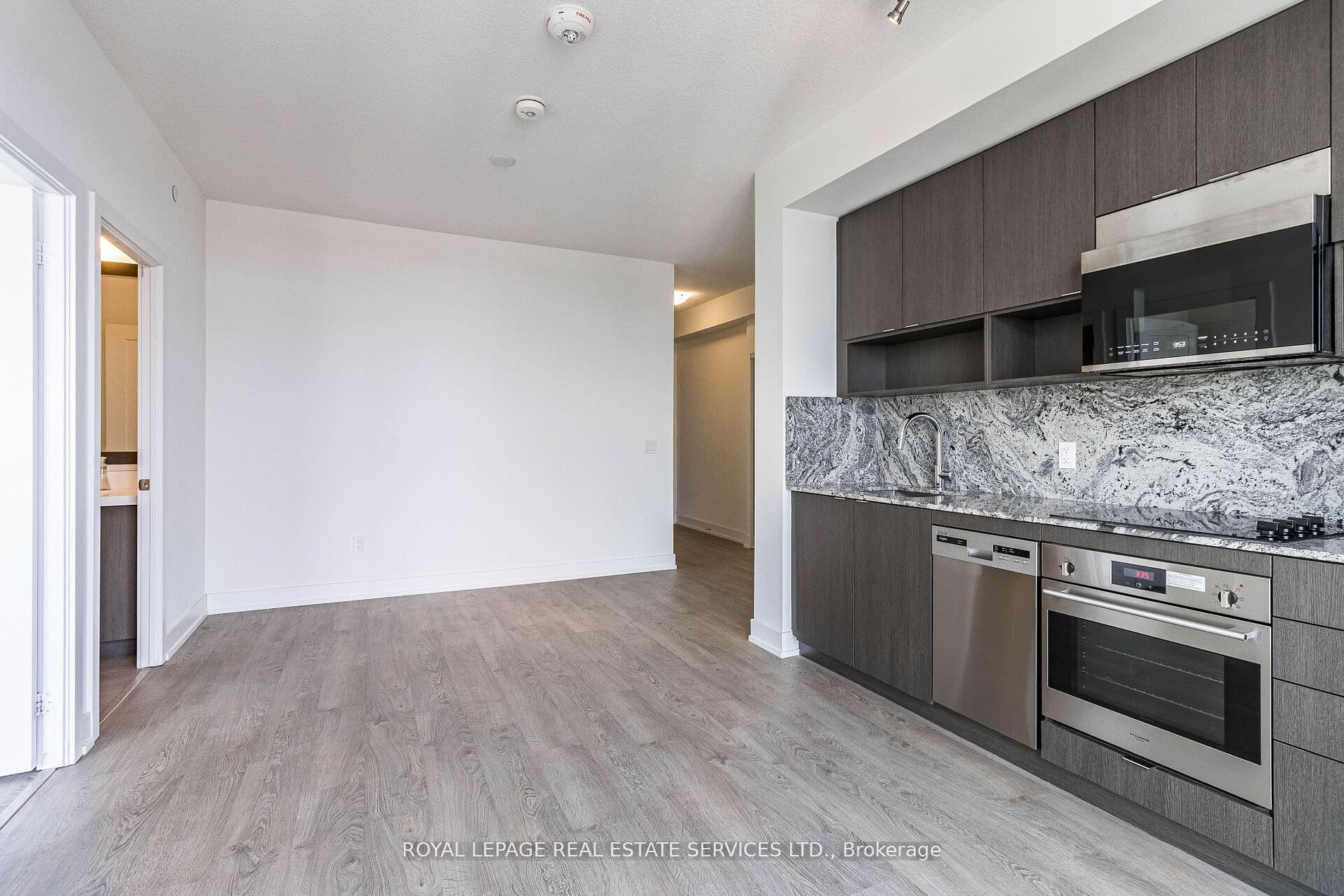 9 Mabelle Ave, #3326
