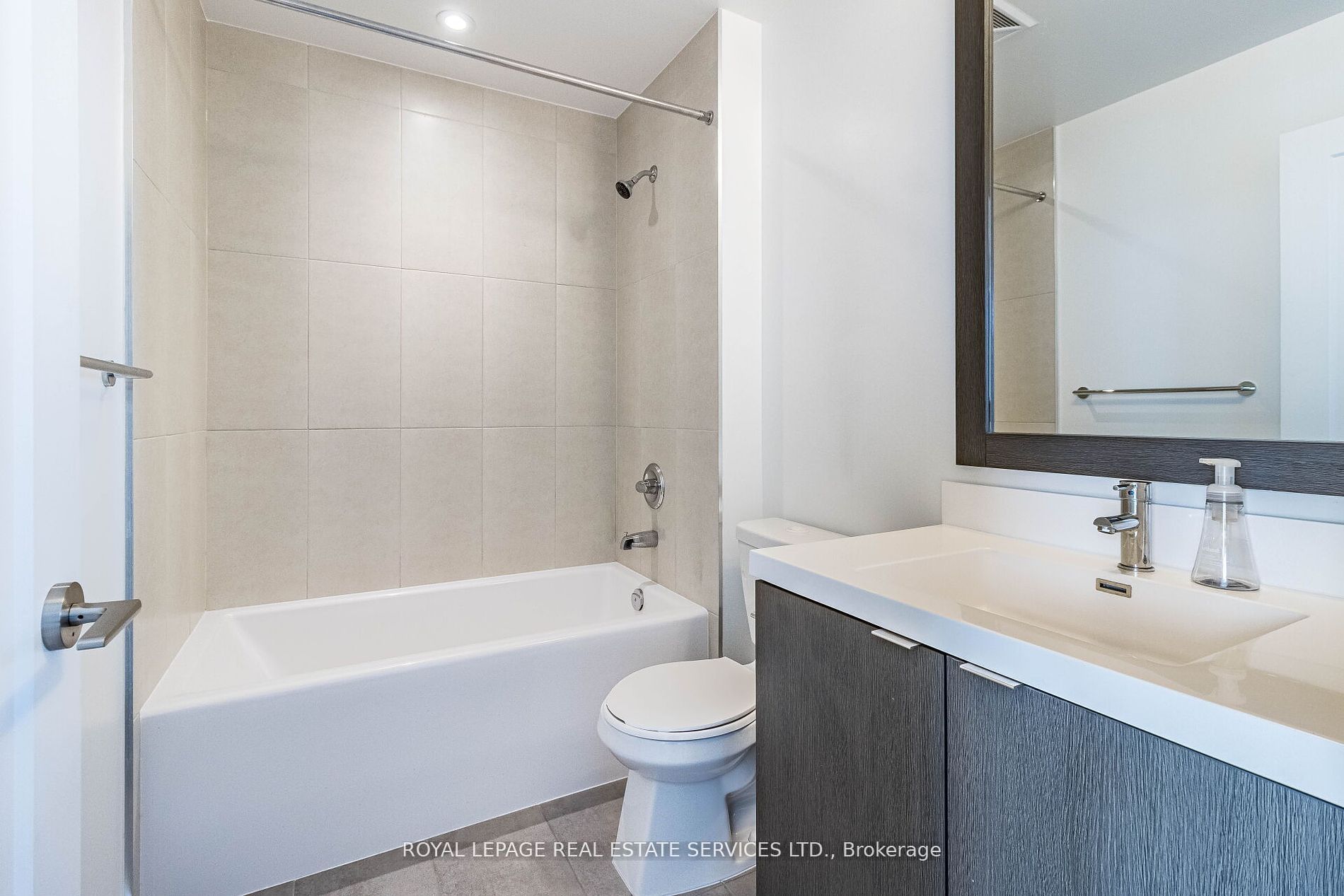 9 Mabelle Ave, #3326