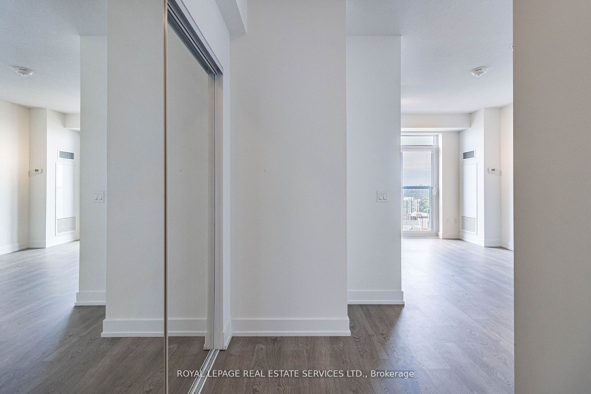 9 Mabelle Ave, #3326