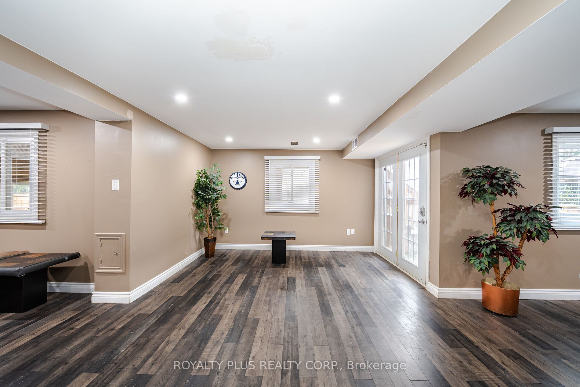 352 Hersey Cres
