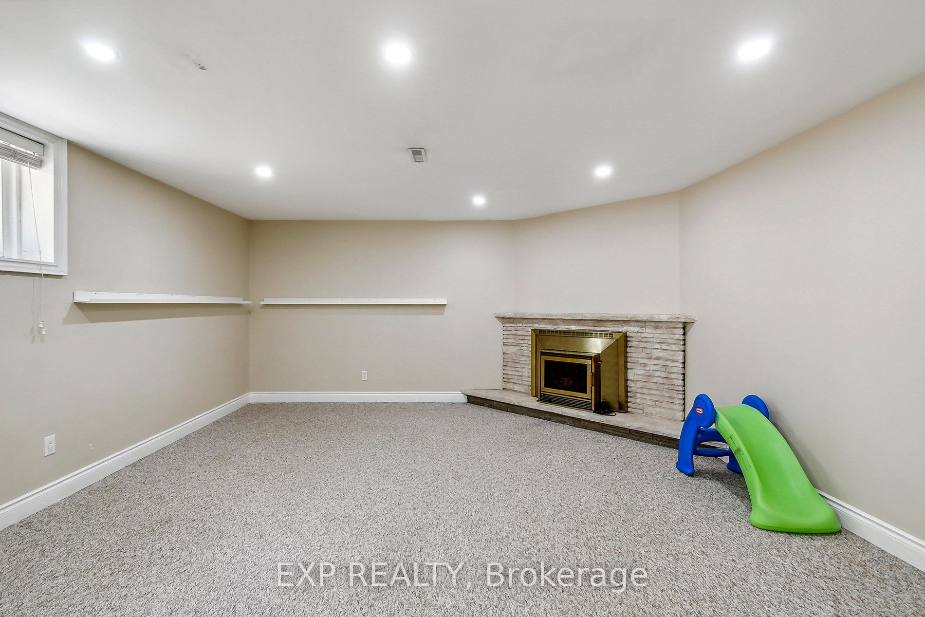 1572 KNARESWOOD Dr