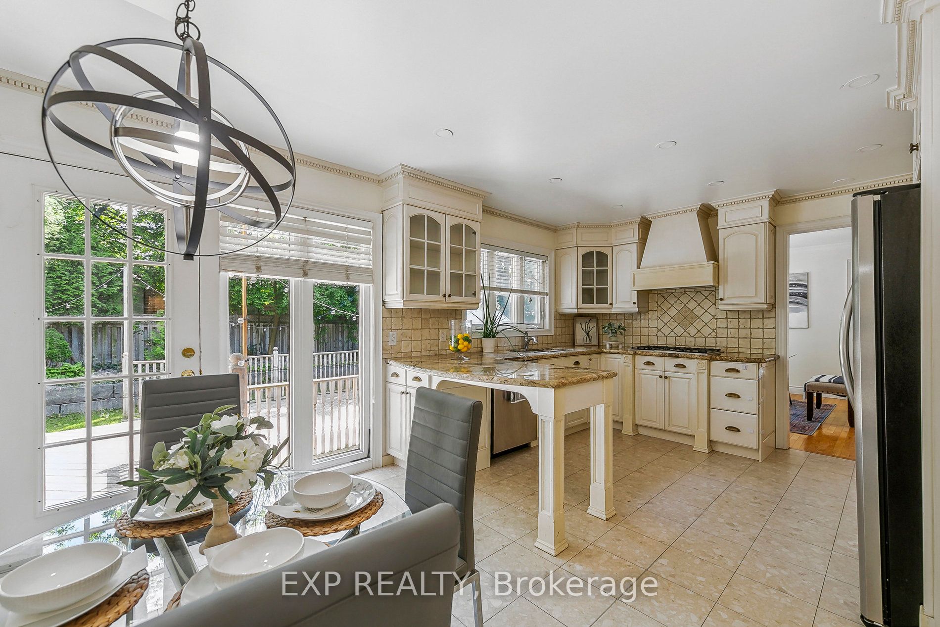 1572 KNARESWOOD Dr