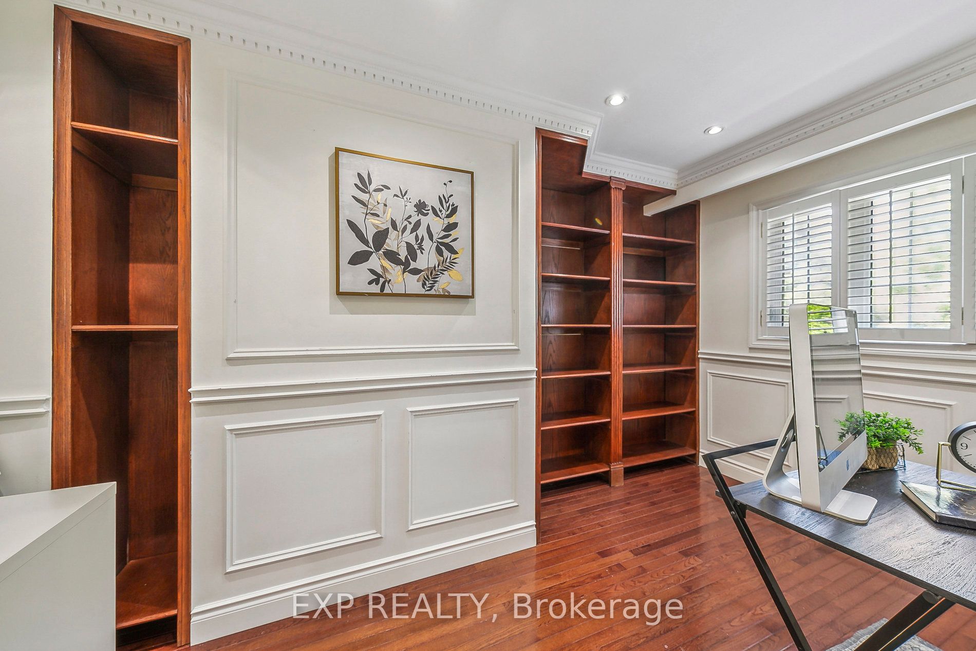 1572 KNARESWOOD Dr
