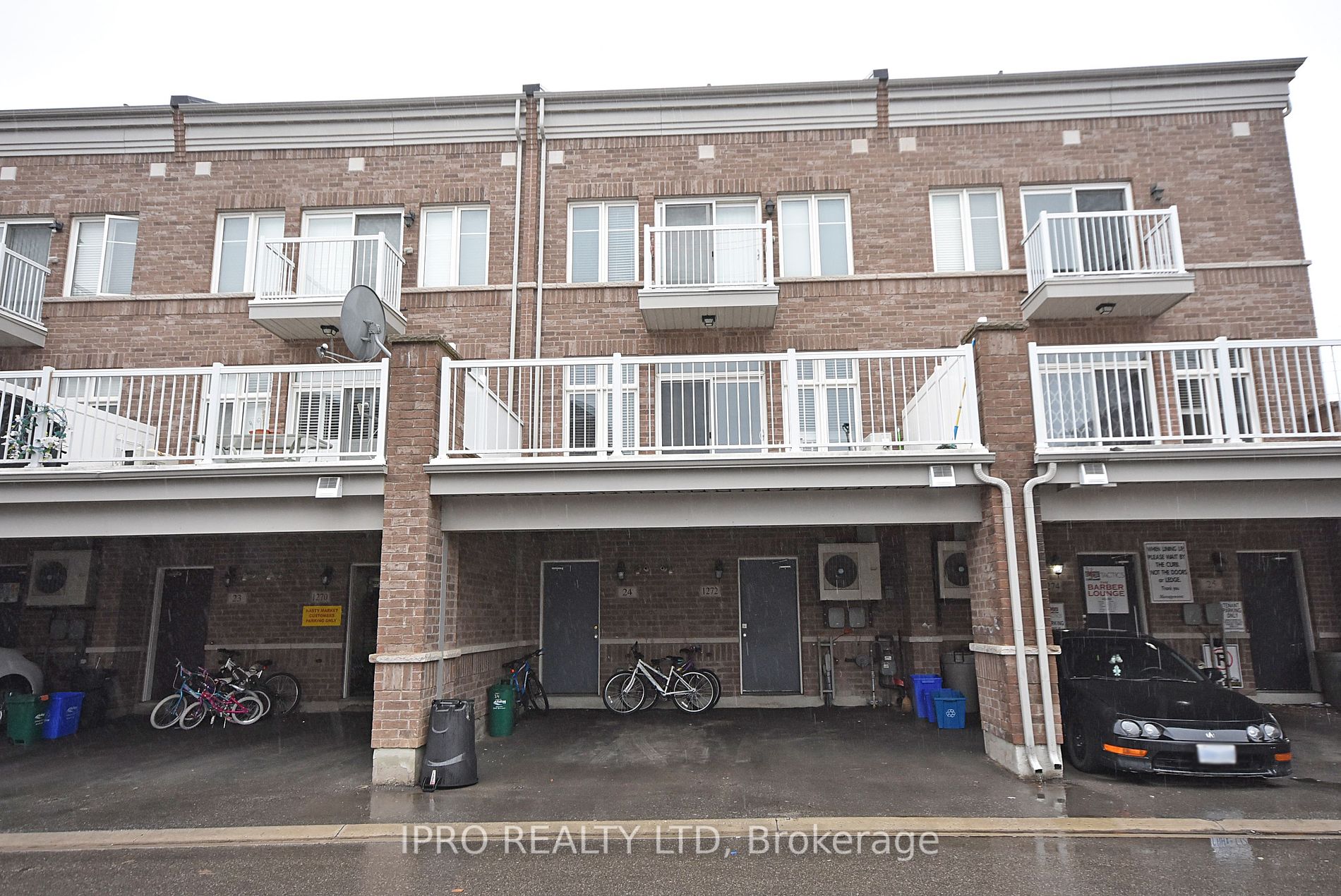1272 Main Street E