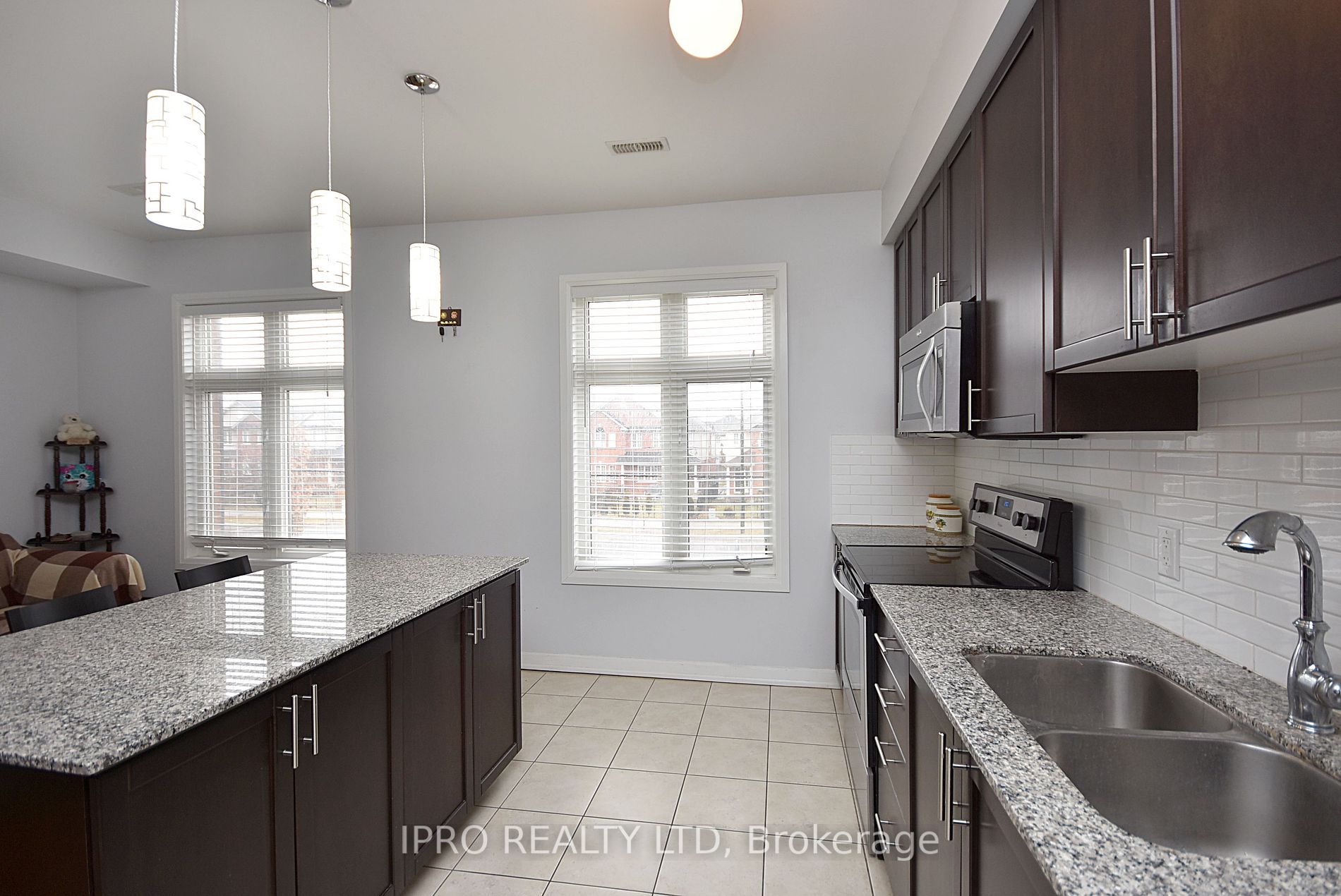 1272 Main Street E