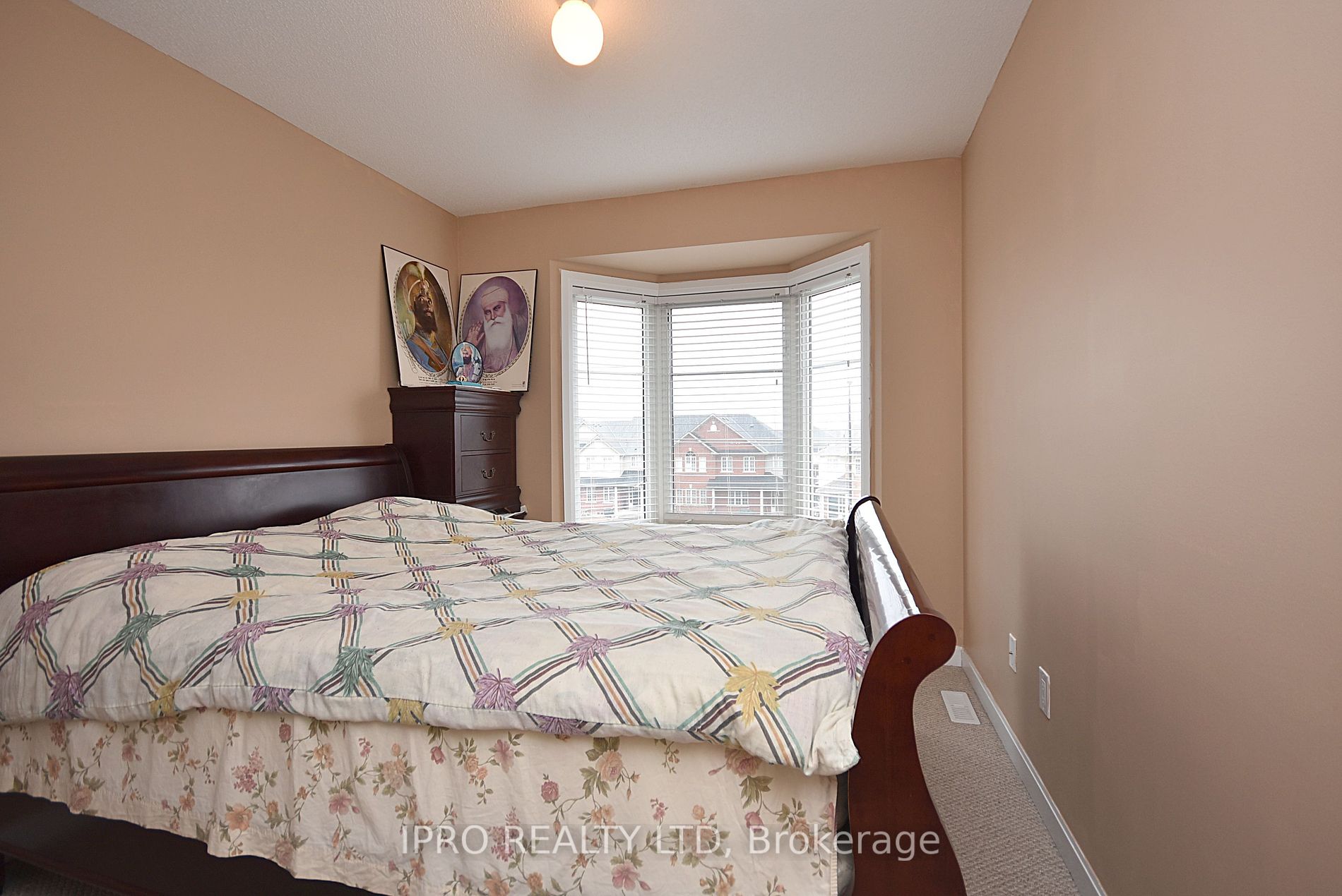 1272 Main Street E