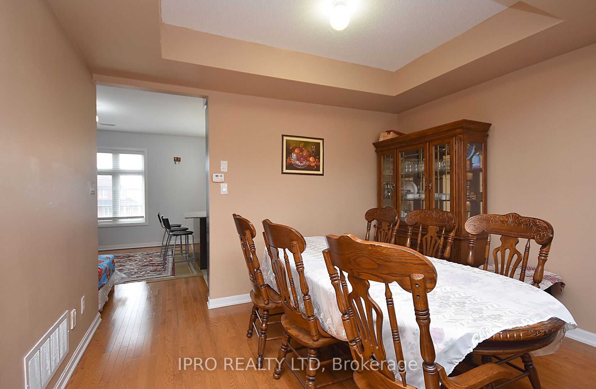 1272 Main Street E