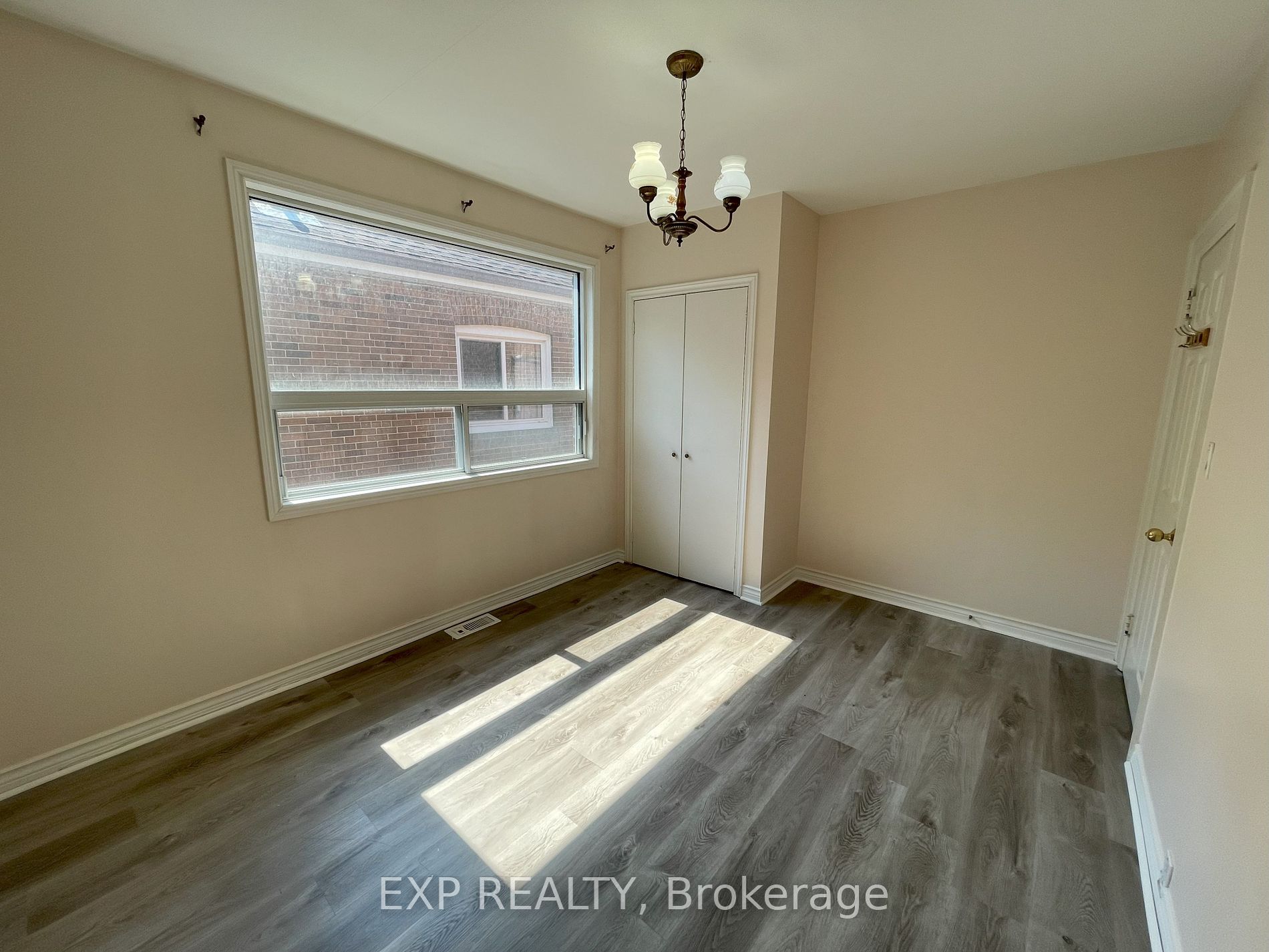 125 Foxwell St