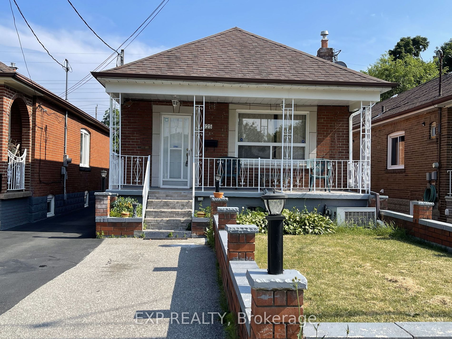 125 Foxwell St