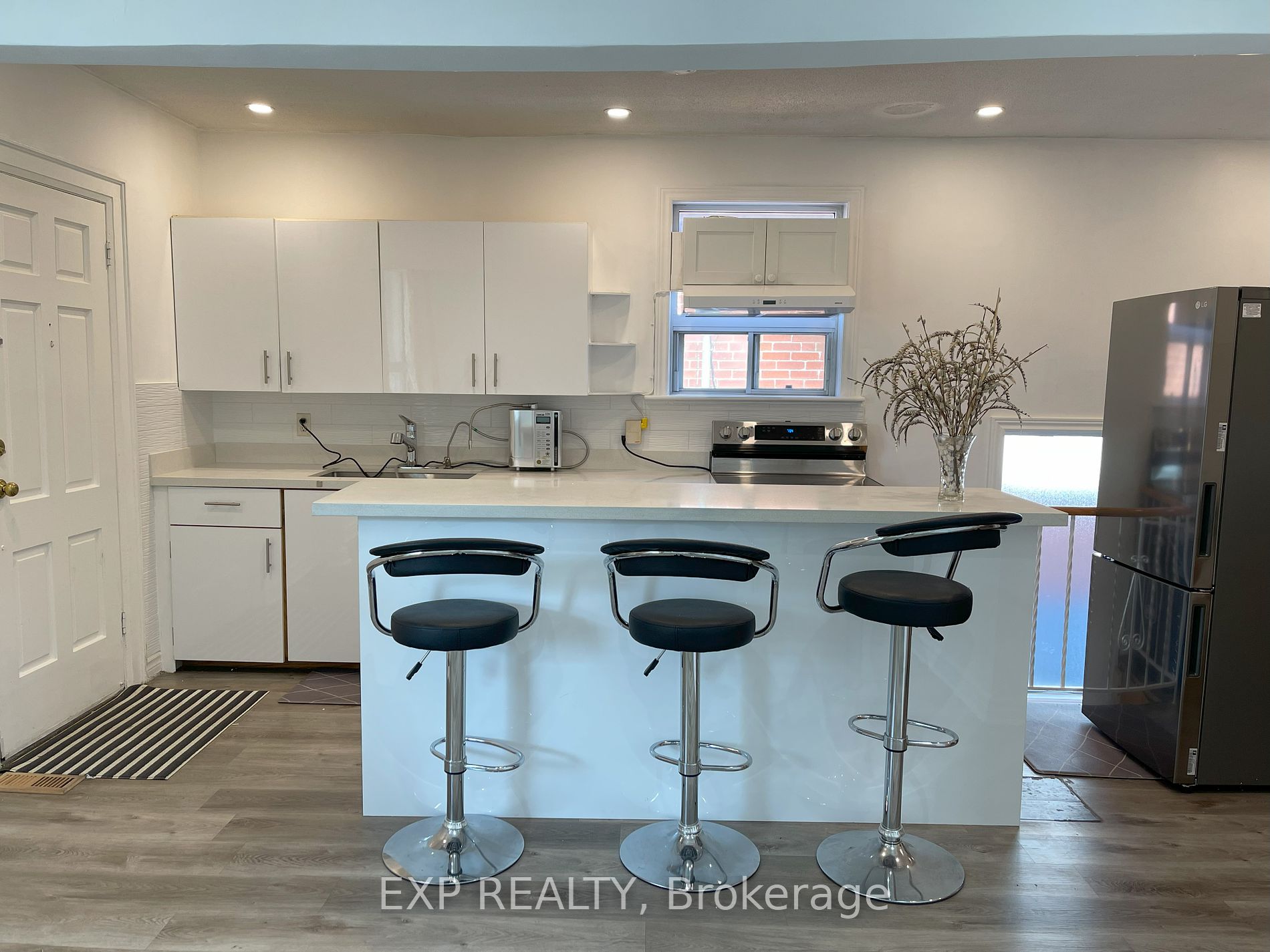 125 Foxwell St
