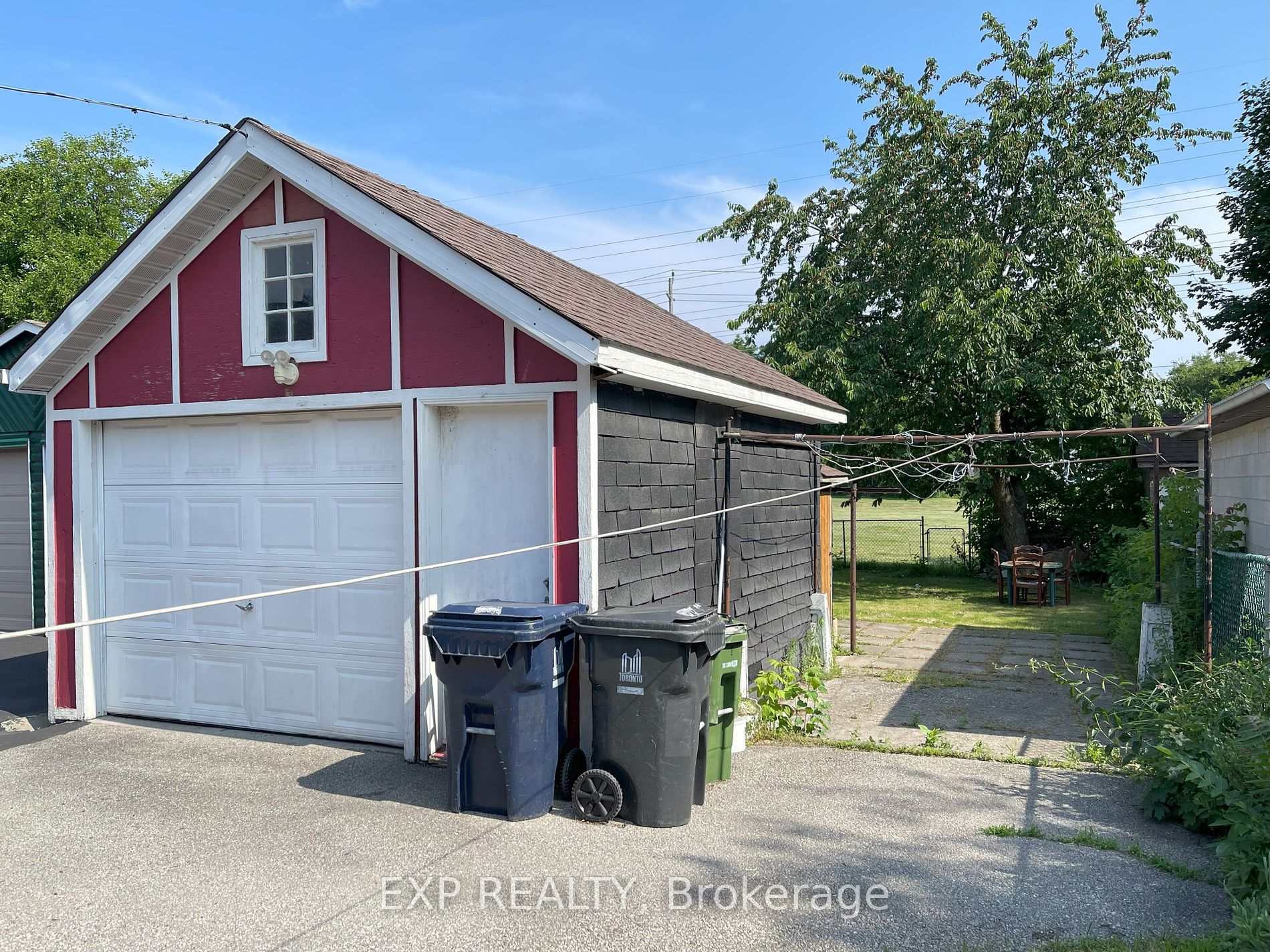 125 Foxwell St