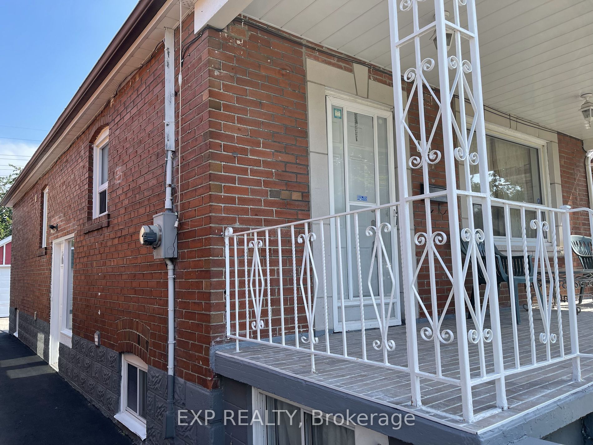 125 Foxwell St