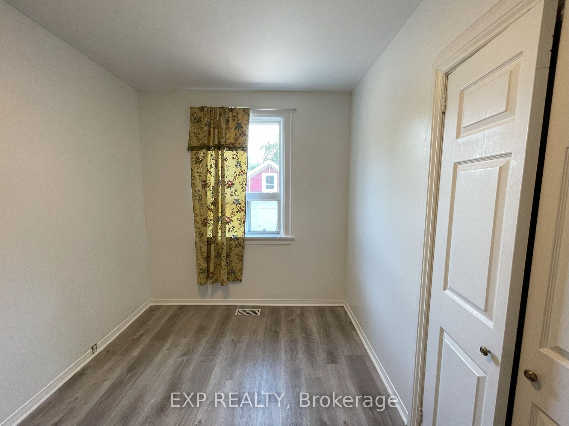 125 Foxwell St