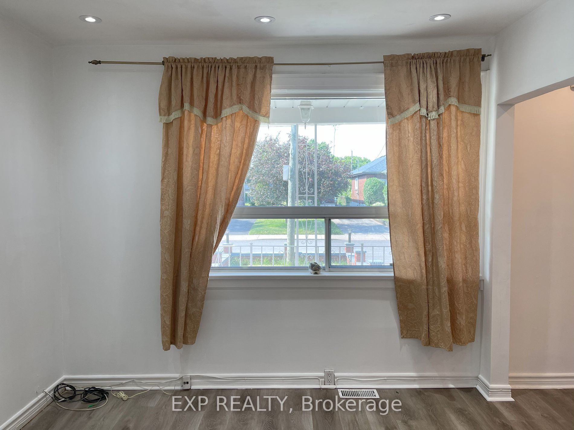 125 Foxwell St