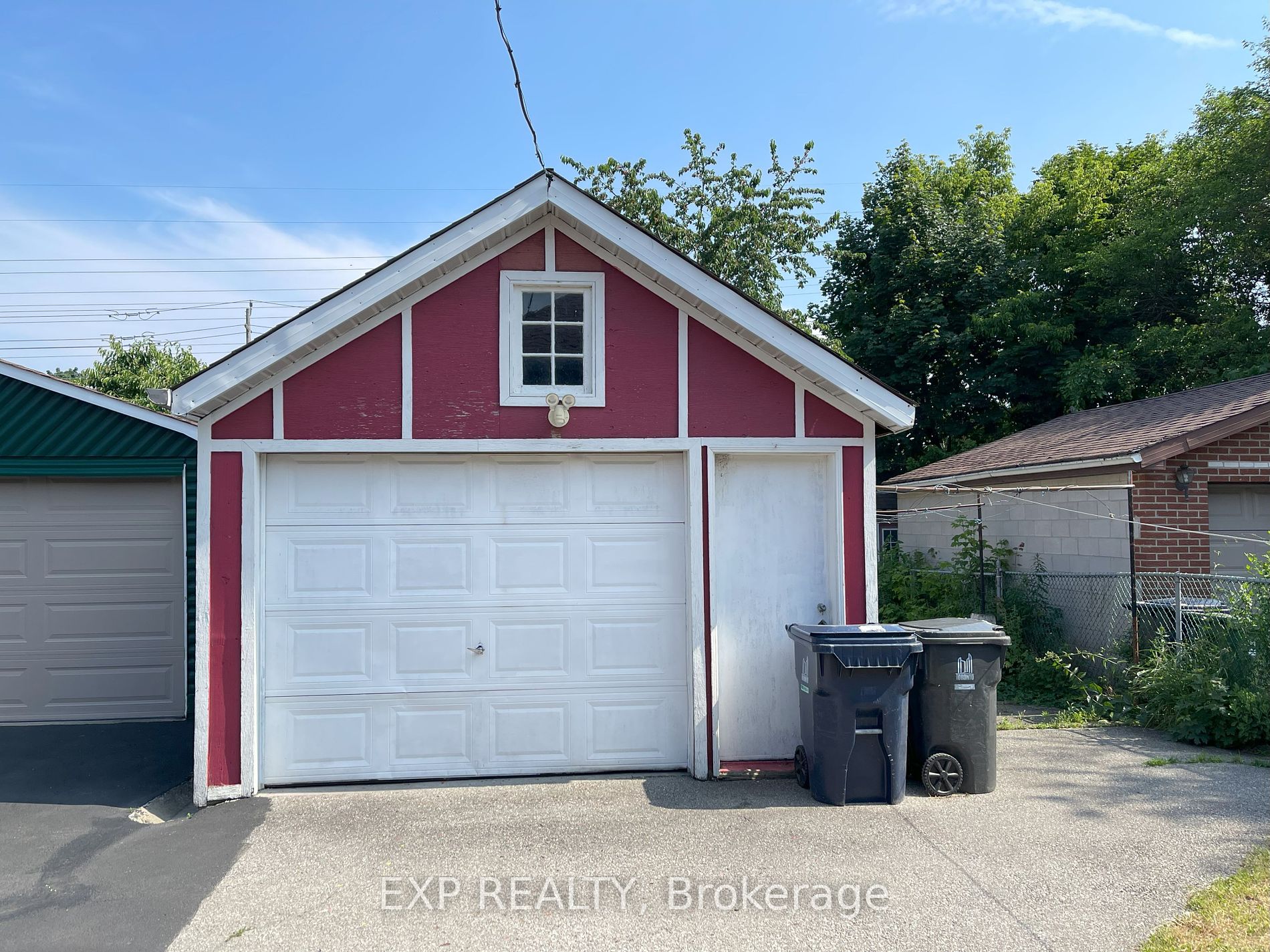 125 Foxwell St