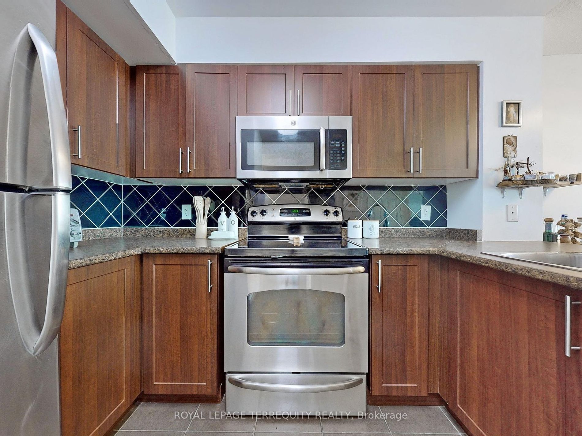 335 Rathburn Rd W, #2202