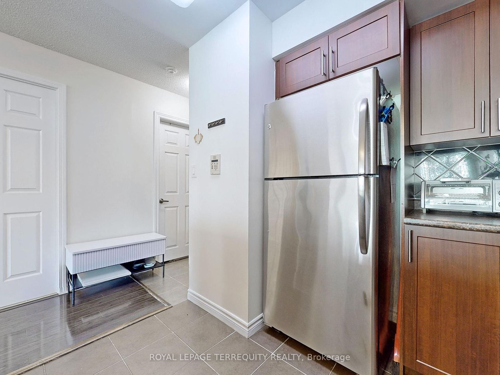 335 Rathburn Rd W, #2202