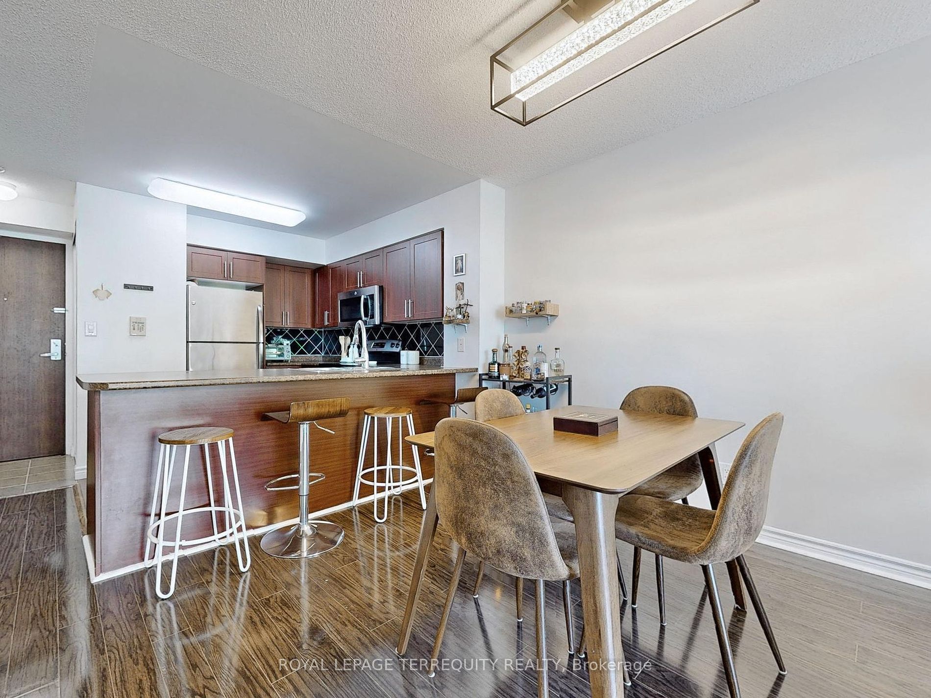 335 Rathburn Rd W, #2202