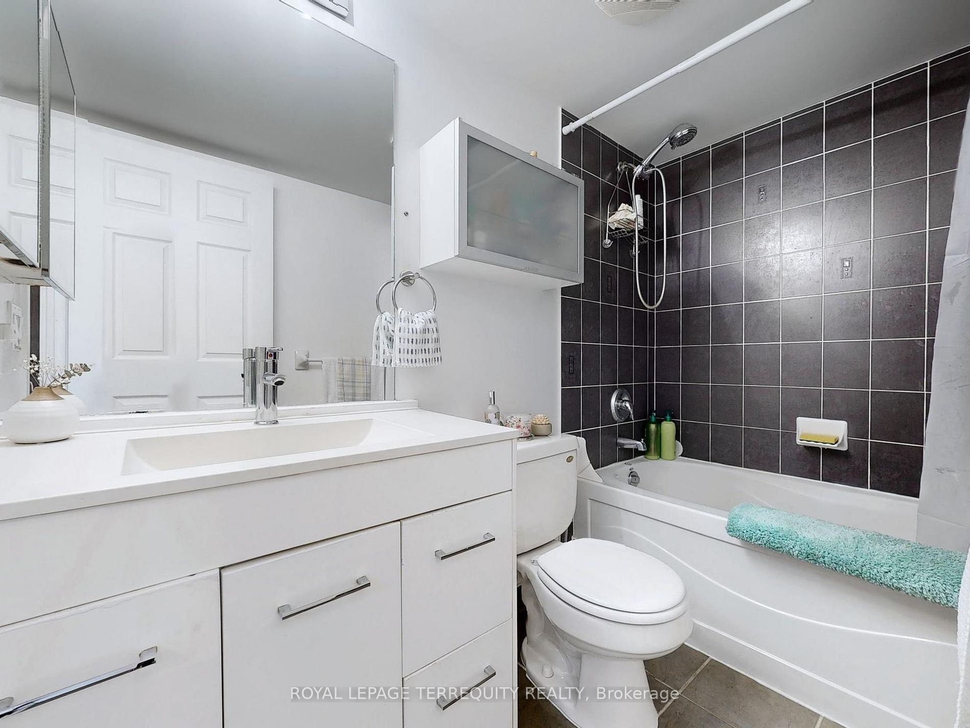 335 Rathburn Rd W, #2202
