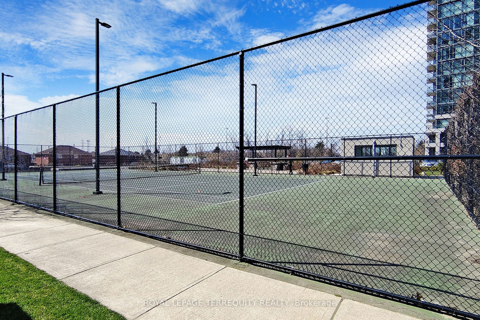 335 Rathburn Rd W, #2202