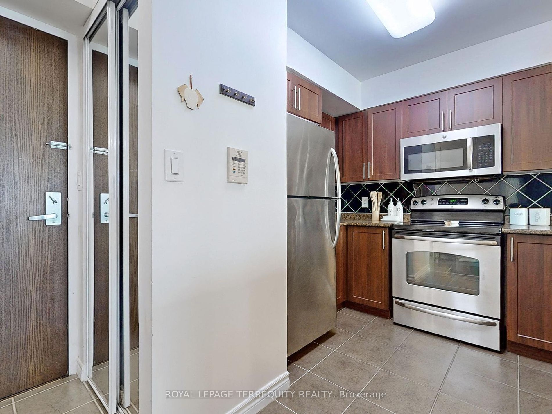 335 Rathburn Rd W, #2202