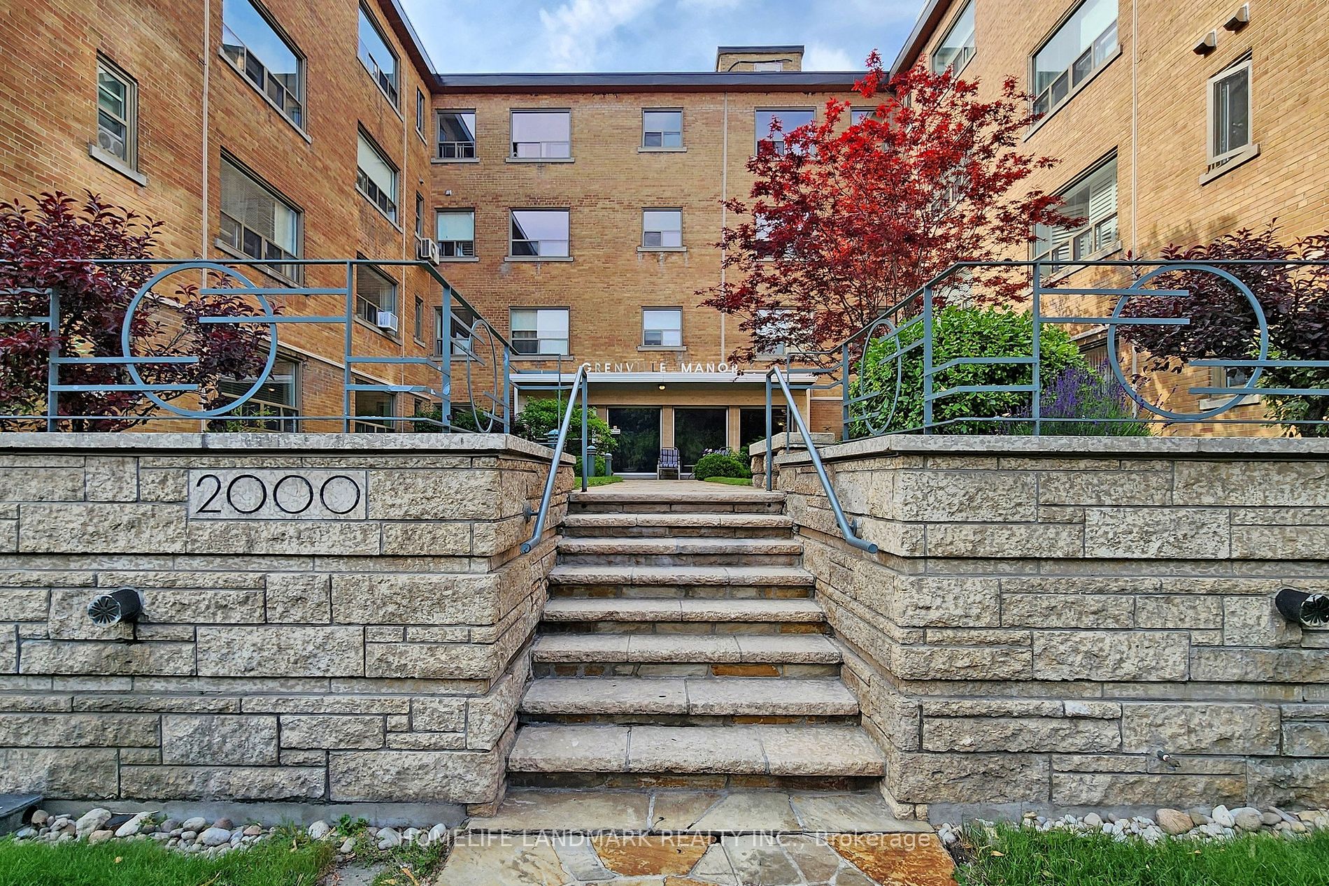 2000 Bloor Street W, #411