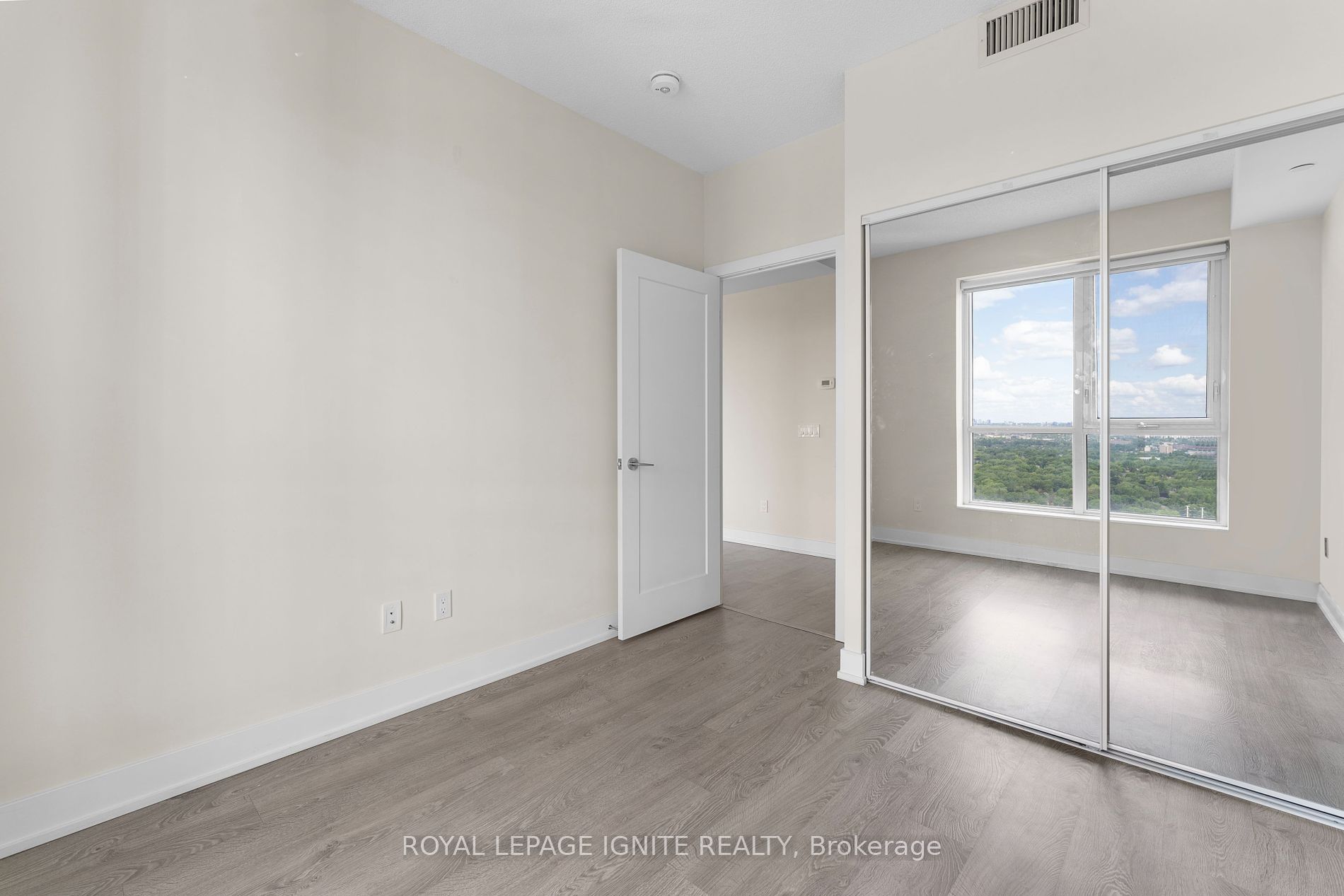 7 Mabelle Ave, #3608
