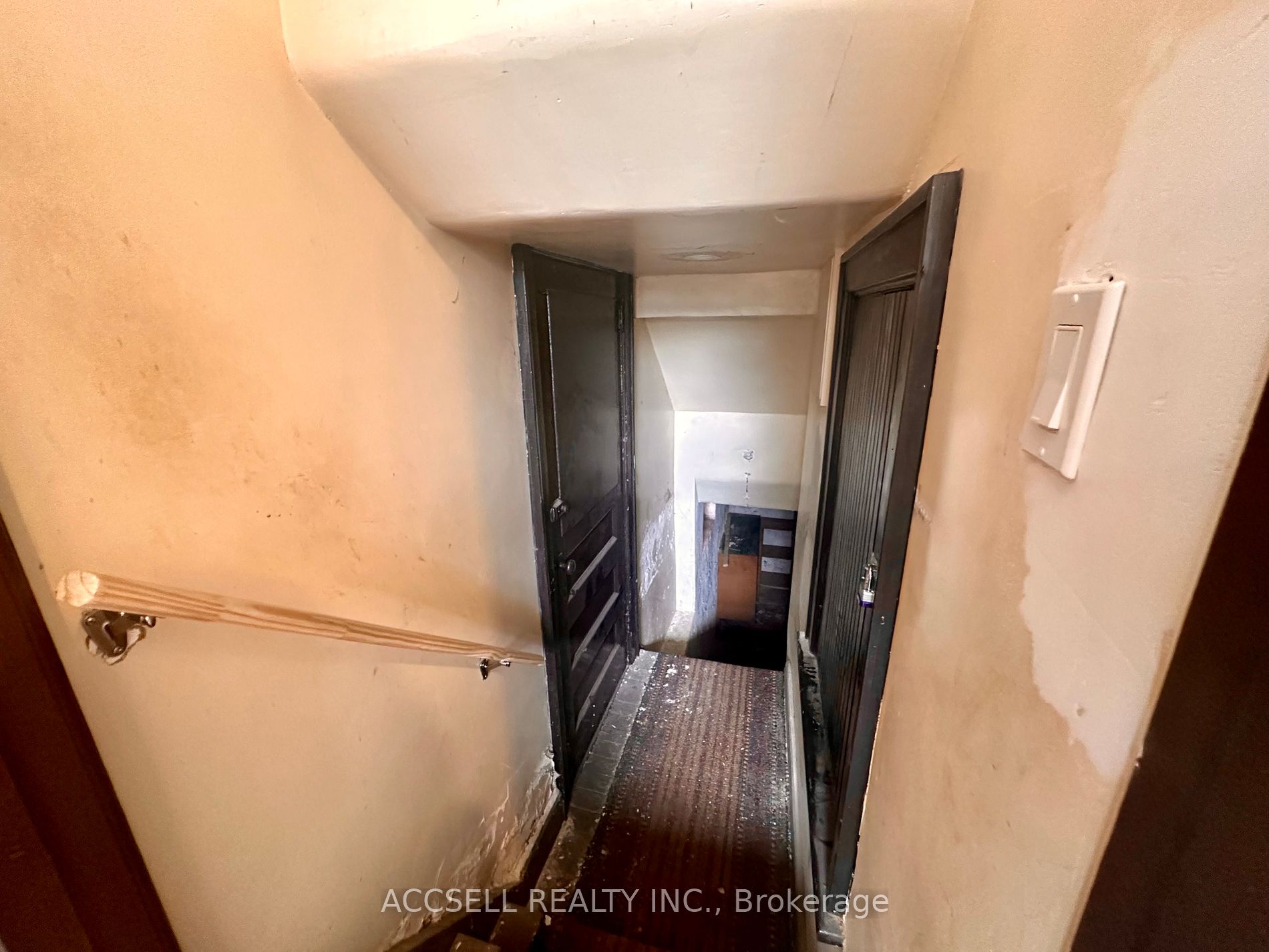 272 Roncesvalles Avenue