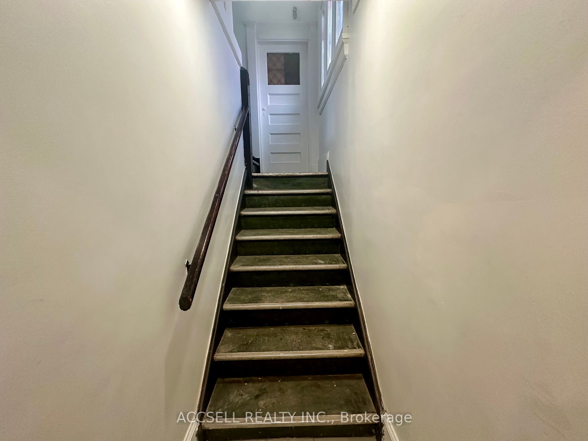 272 Roncesvalles Avenue