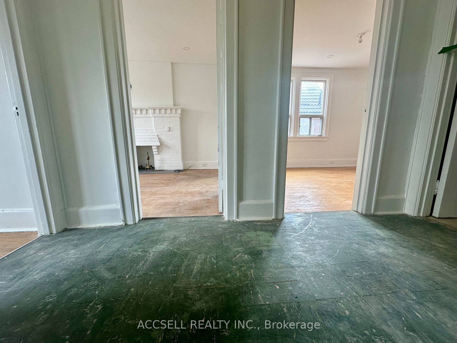 272 Roncesvalles Avenue