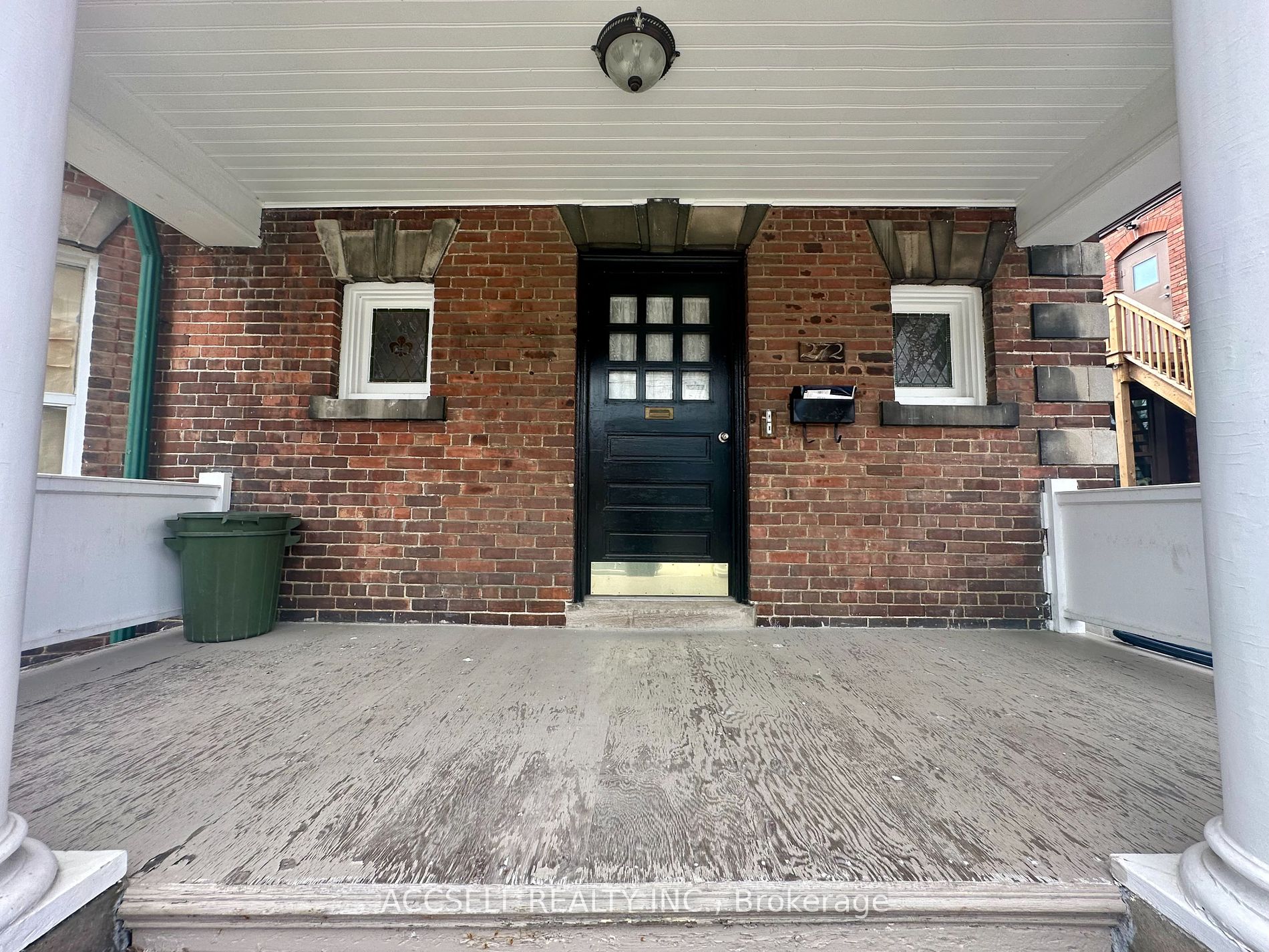 272 Roncesvalles Avenue