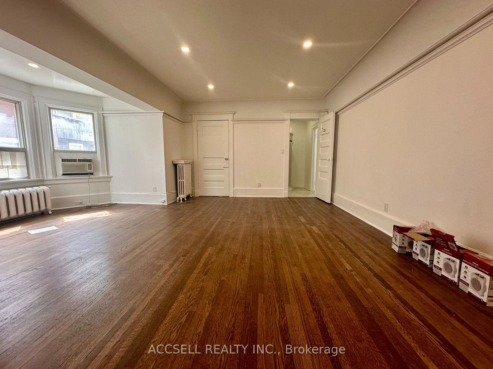 272 Roncesvalles Avenue