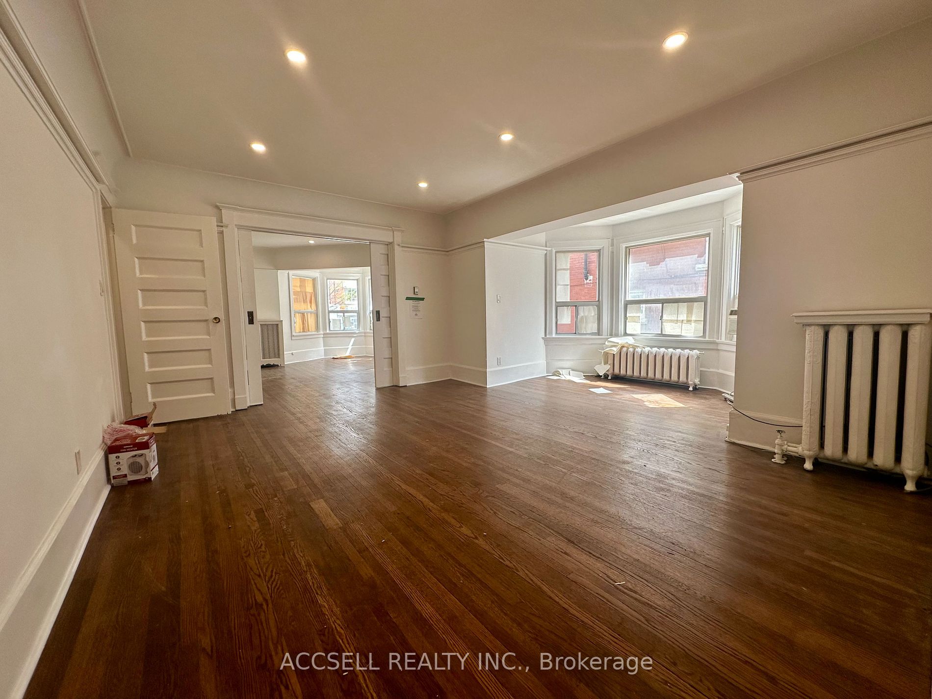 272 Roncesvalles Avenue